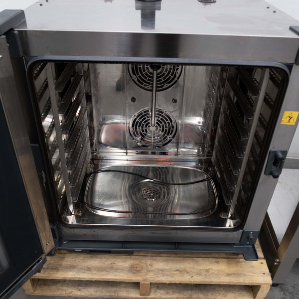 Unox XEVC-0711-GPRM 7 Tray Combi Oven + Stand