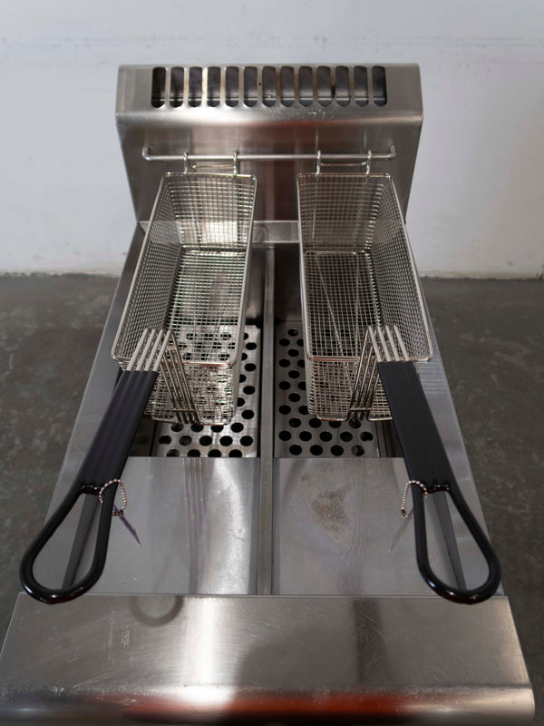 Waldorf FN8226G Split Pan Fryer