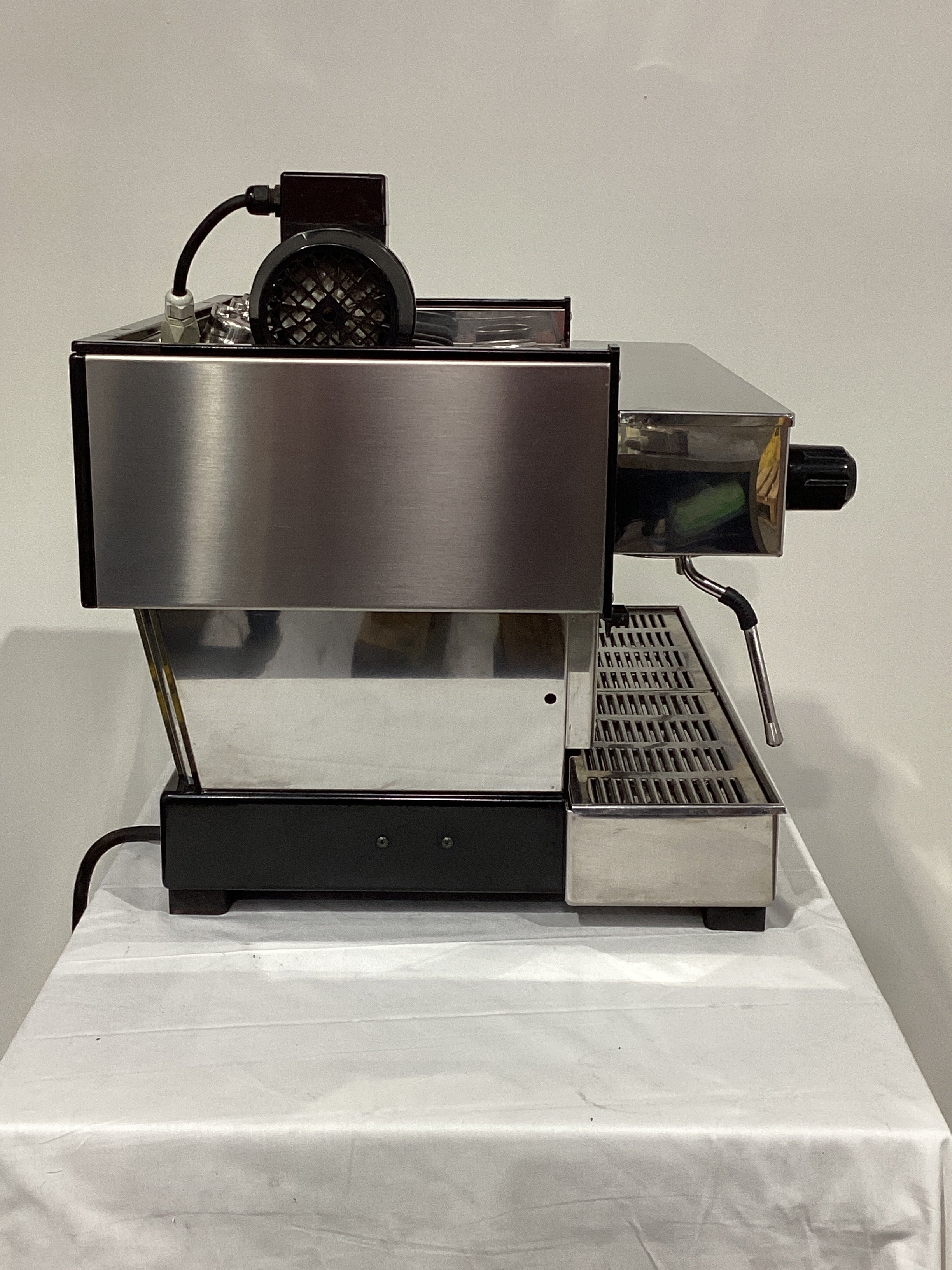 Thumbnail - La Marzocco Linea 2AV Coffee Machine