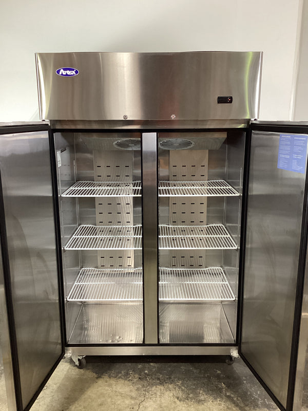 Atosa YBF9219GR Upright Freezer