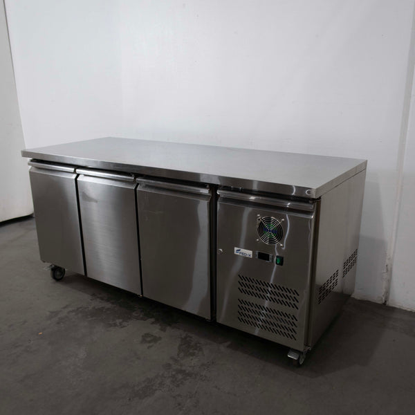 FED-X XUB7C18S3V 3 Door Undercounter Fridge