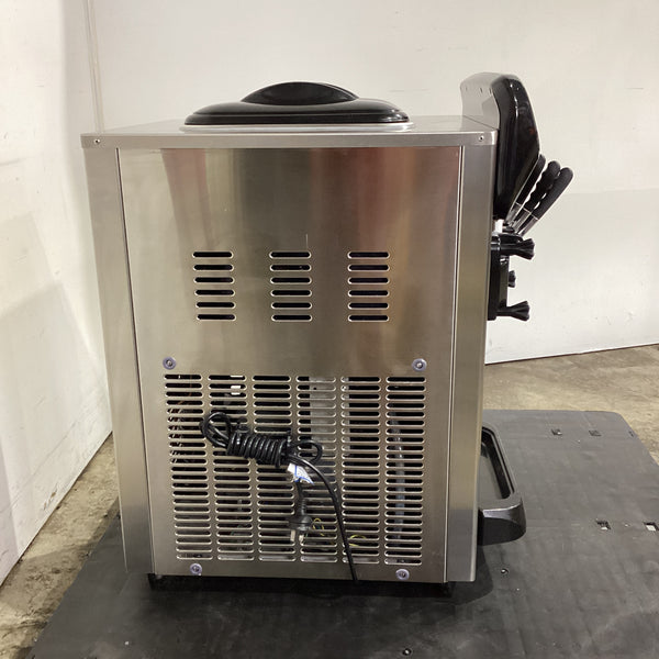 Polar UA034-A Ice Cream Machine