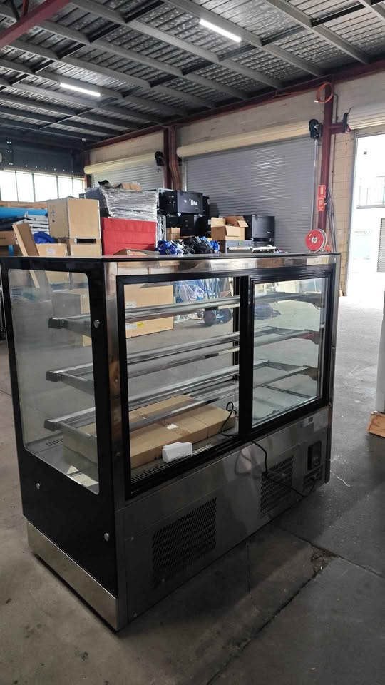 Bonvue Modern GAN-1500RF3 Cake Display