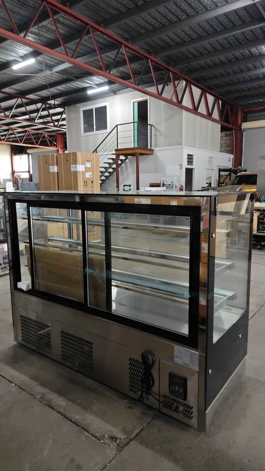 Bonvue Modern GAN-1800RF3 Cake Display