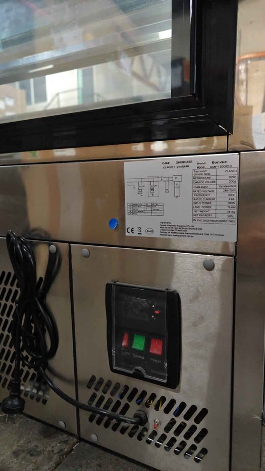 Bonvue Modern GAN-1800RF3 Cake Display