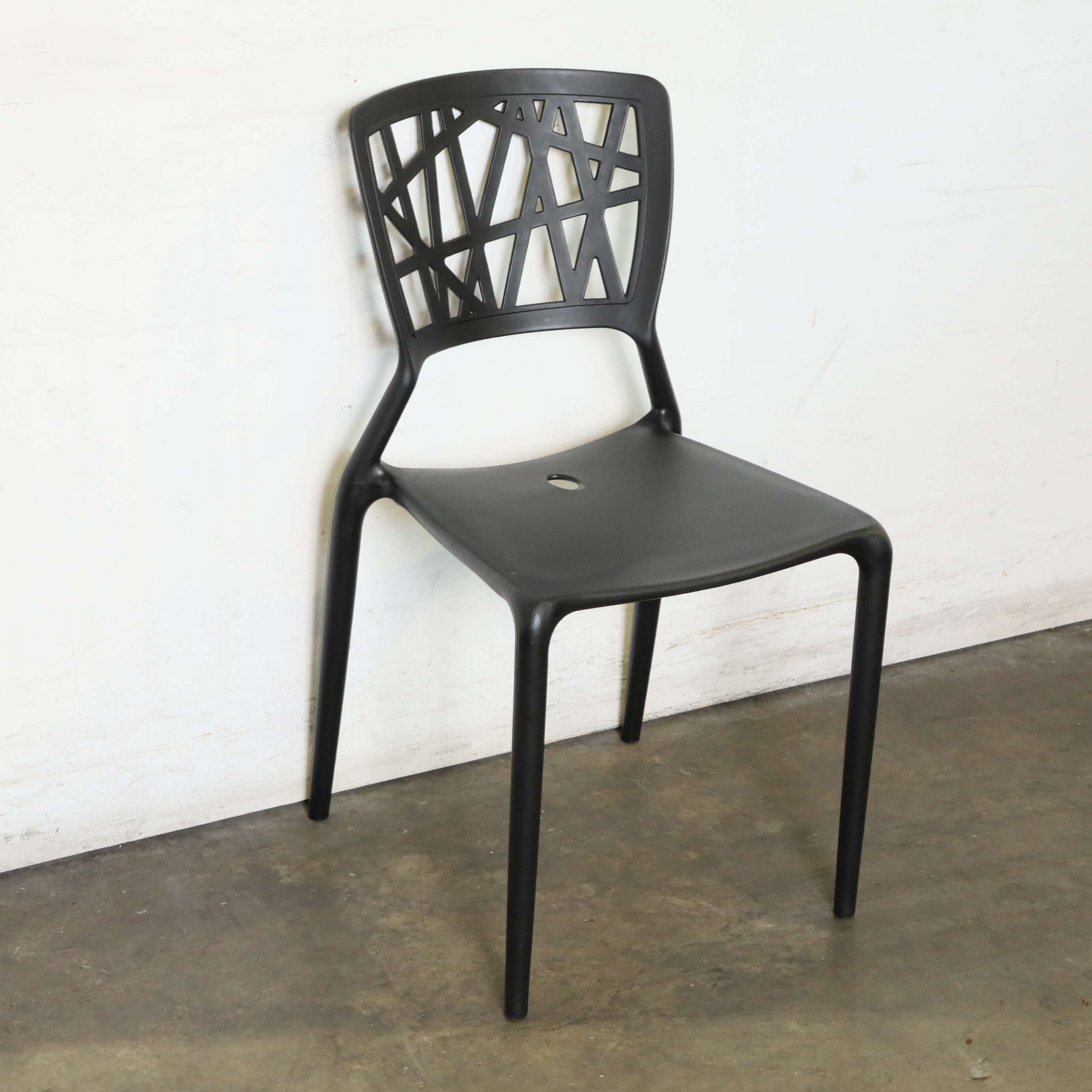 Thumbnail - Venito Black Chairs x 5