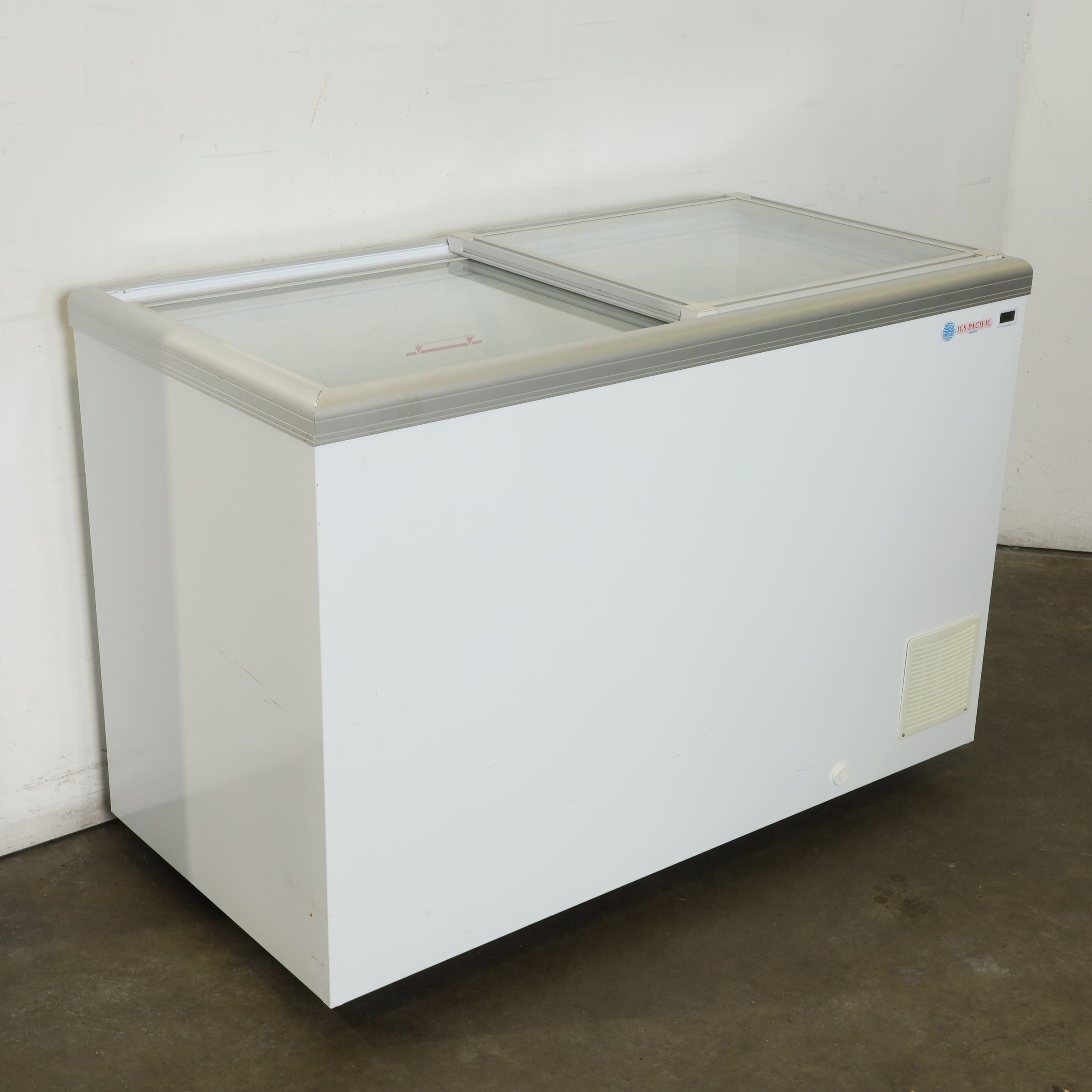 ICS CSGT45 Chest Freezer