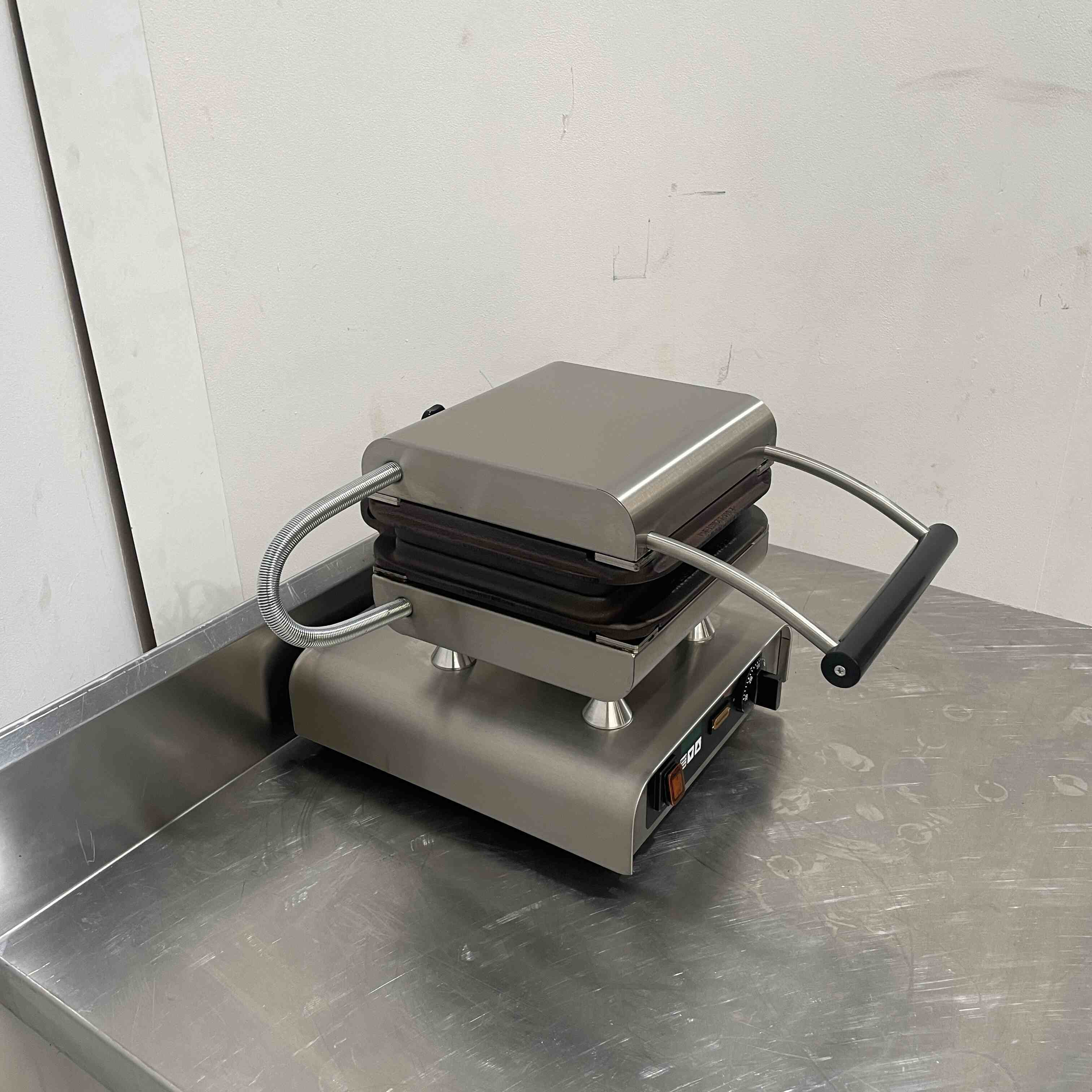 Neumarker 12-40701DT Waffle Maker
