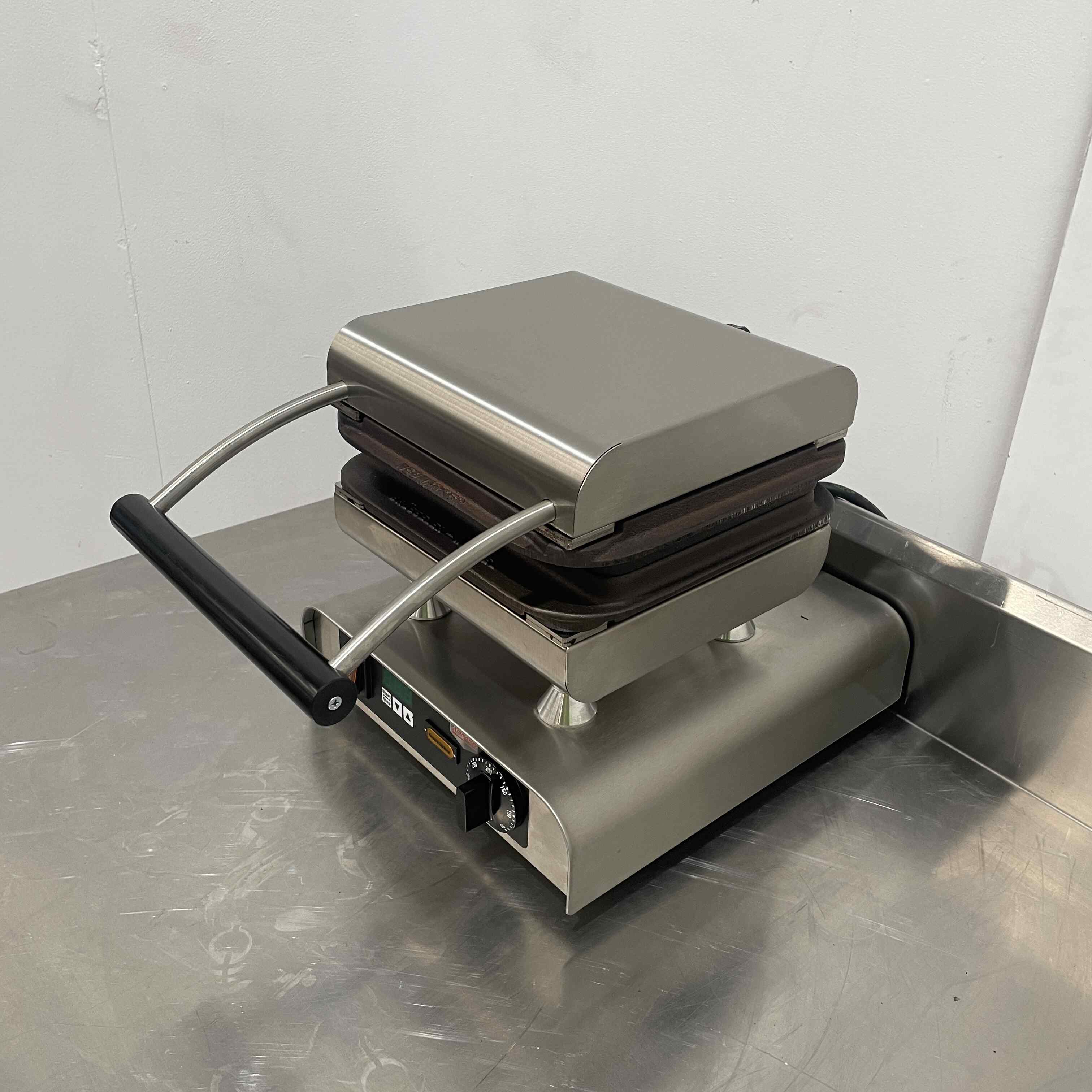 Neumarker 12-40701DT Waffle Maker