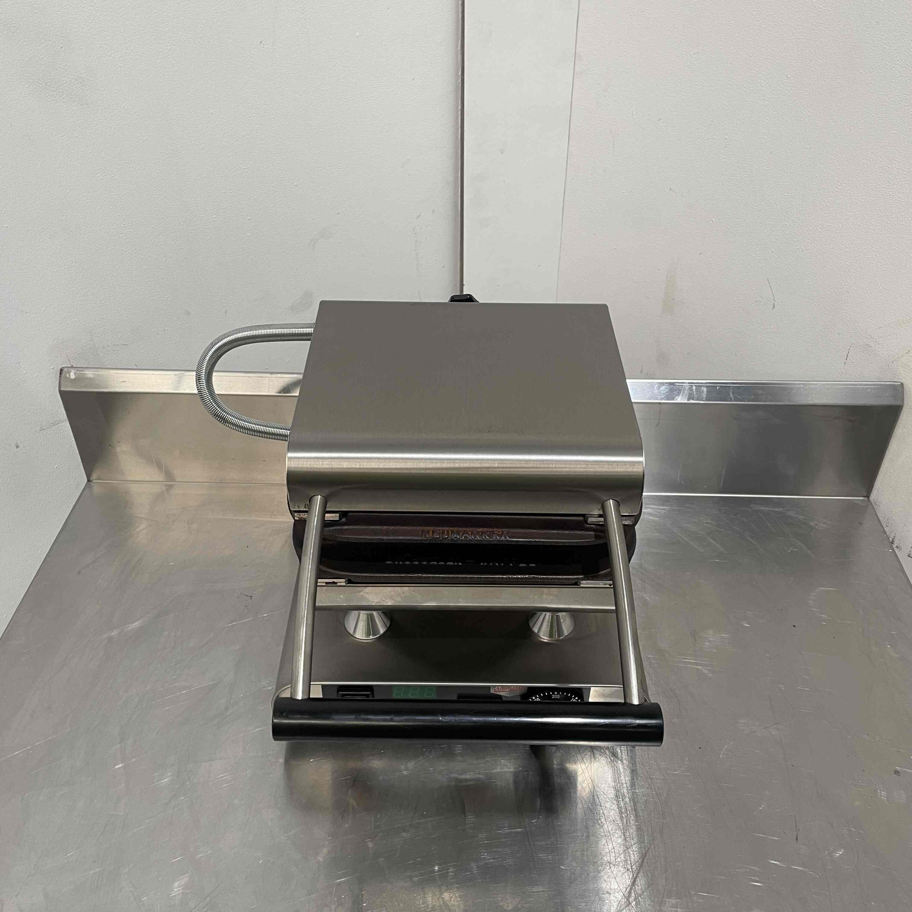 Neumarker 12-40701DT Waffle Maker
