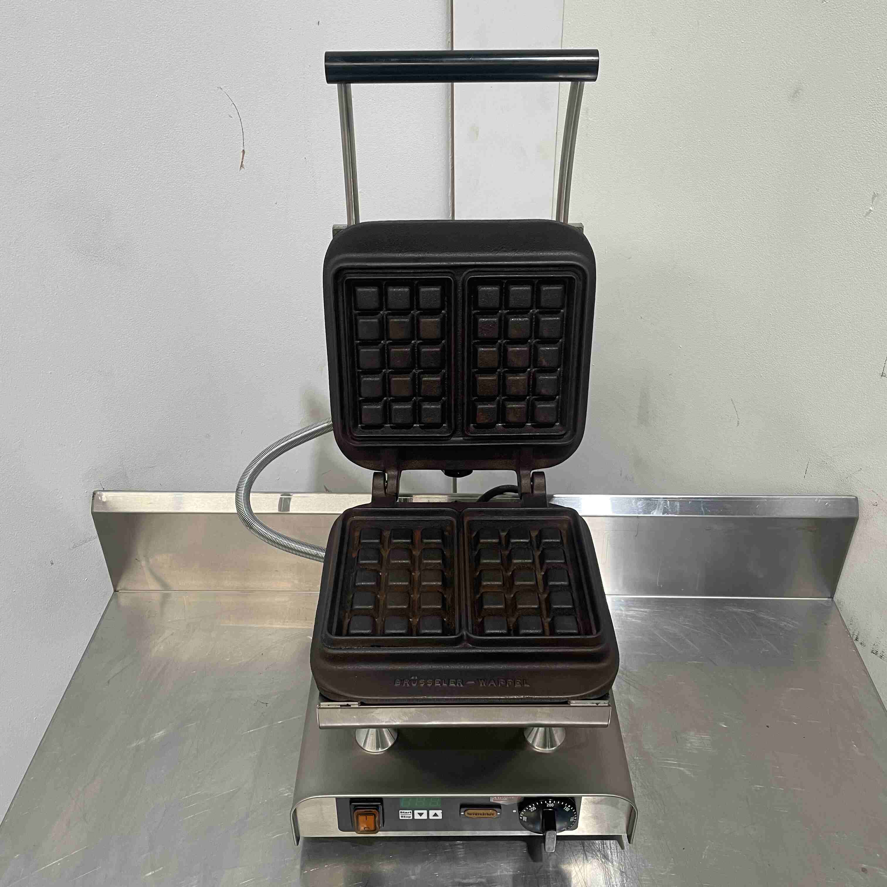 Neumarker 12-40701DT Waffle Maker