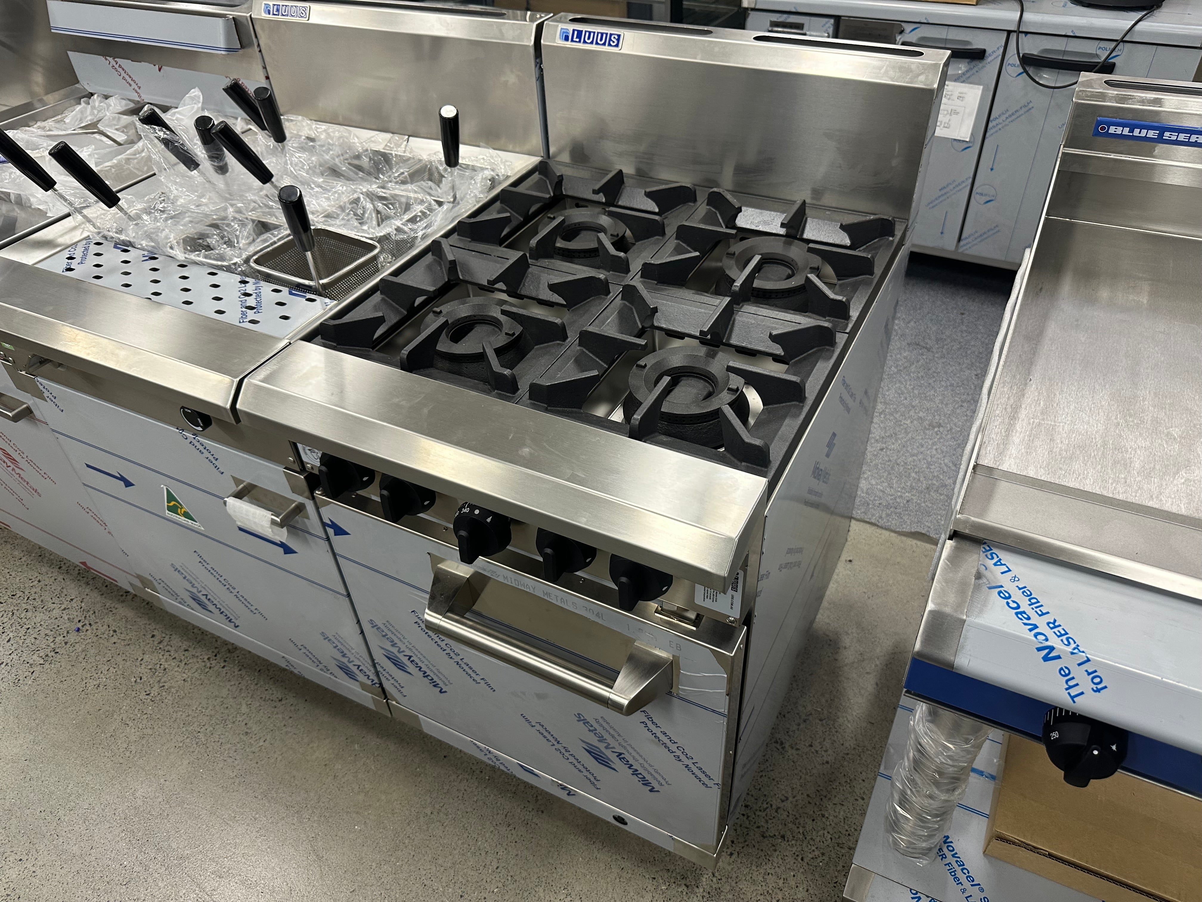 Luus RS-4B 4 Burner Range Oven