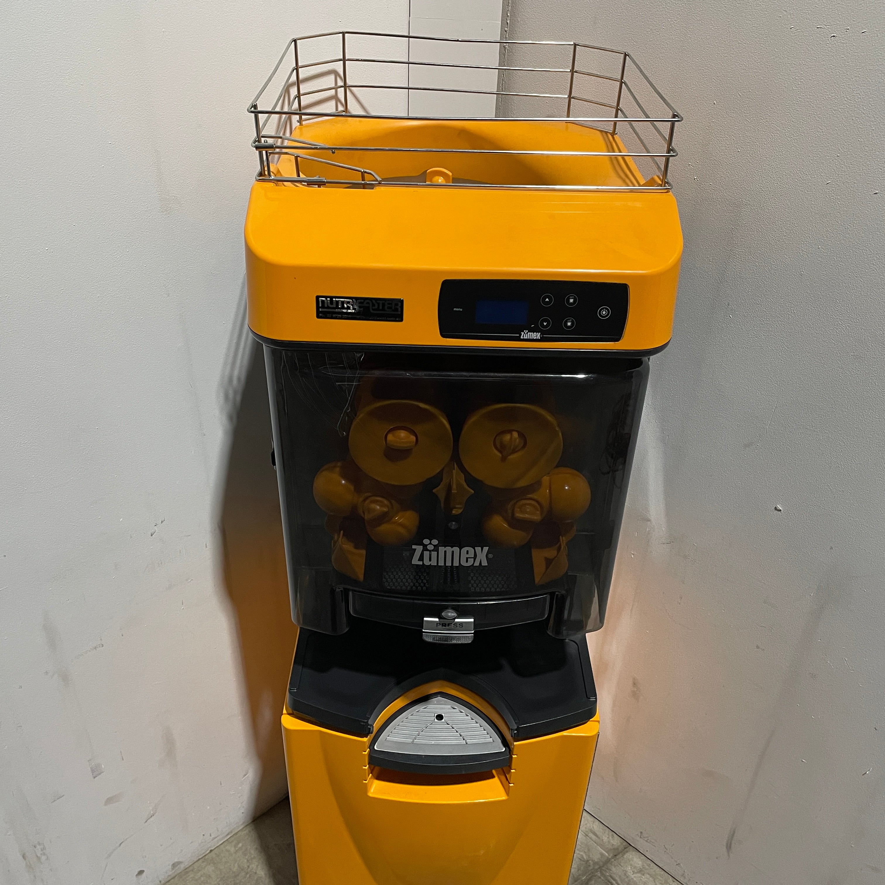 Thumbnail - Zumex Versatile Pro Commercial Orange Juicer