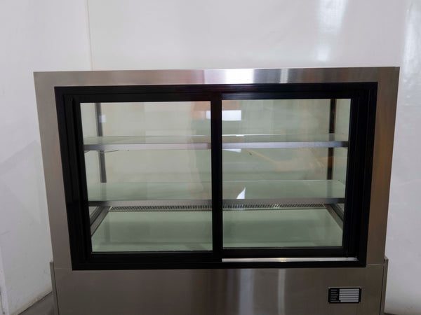 Skipio SB1200RD Cake Display