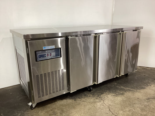 Artisan M2418 Undercounter Fridge Freezer