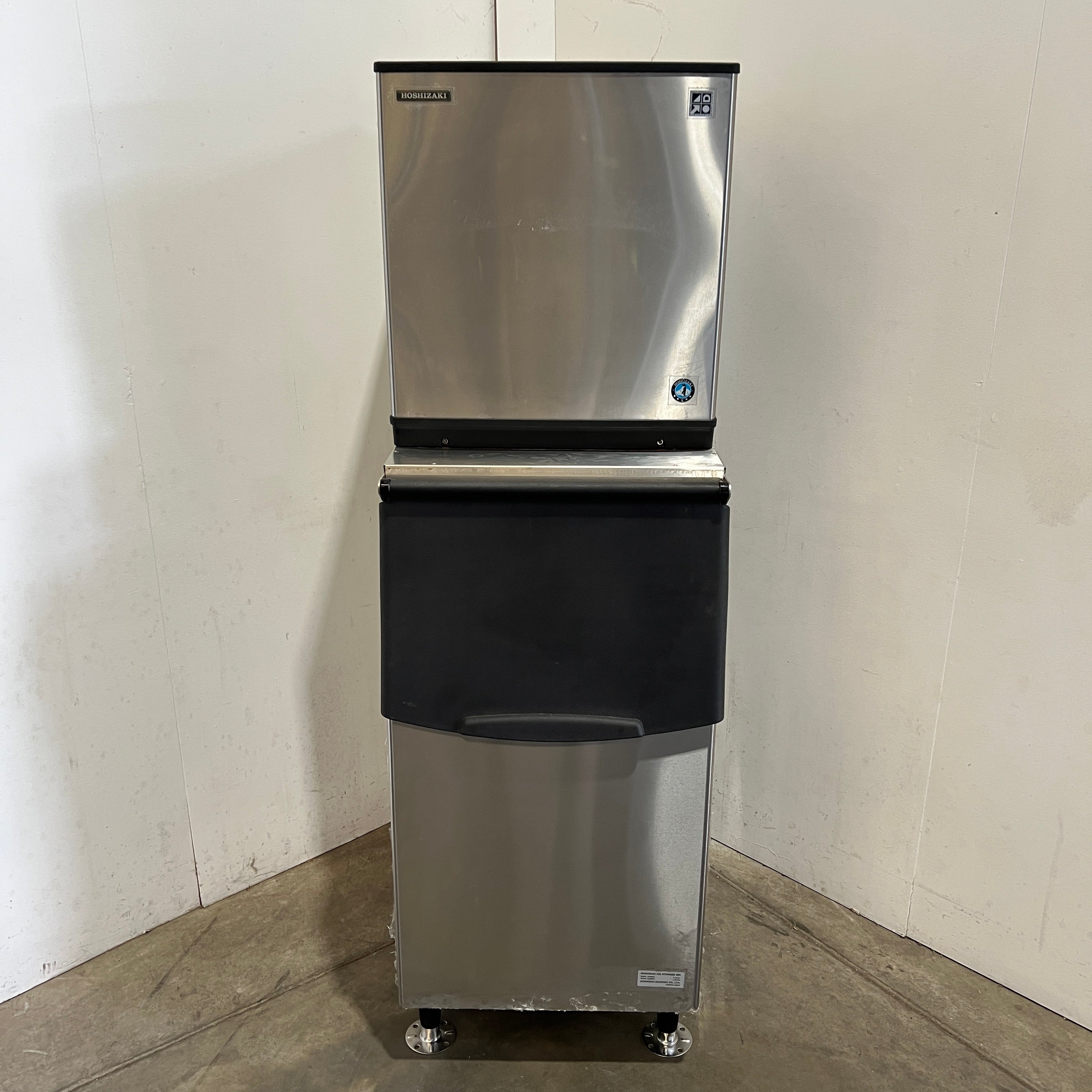 Hoshizaki KMD-270AB Ice Machine + Ice Bin
