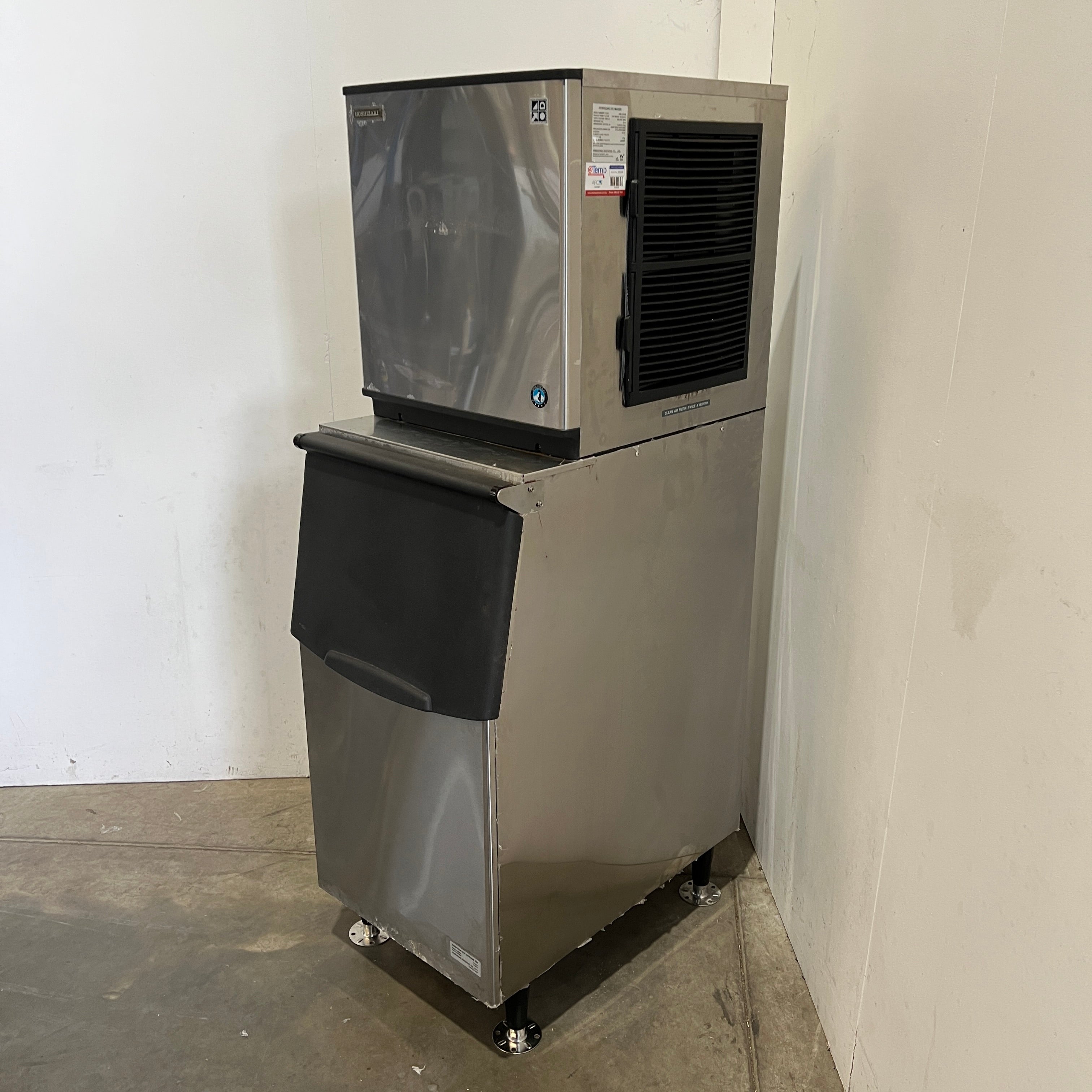Hoshizaki KMD-270AB Ice Machine + Ice Bin