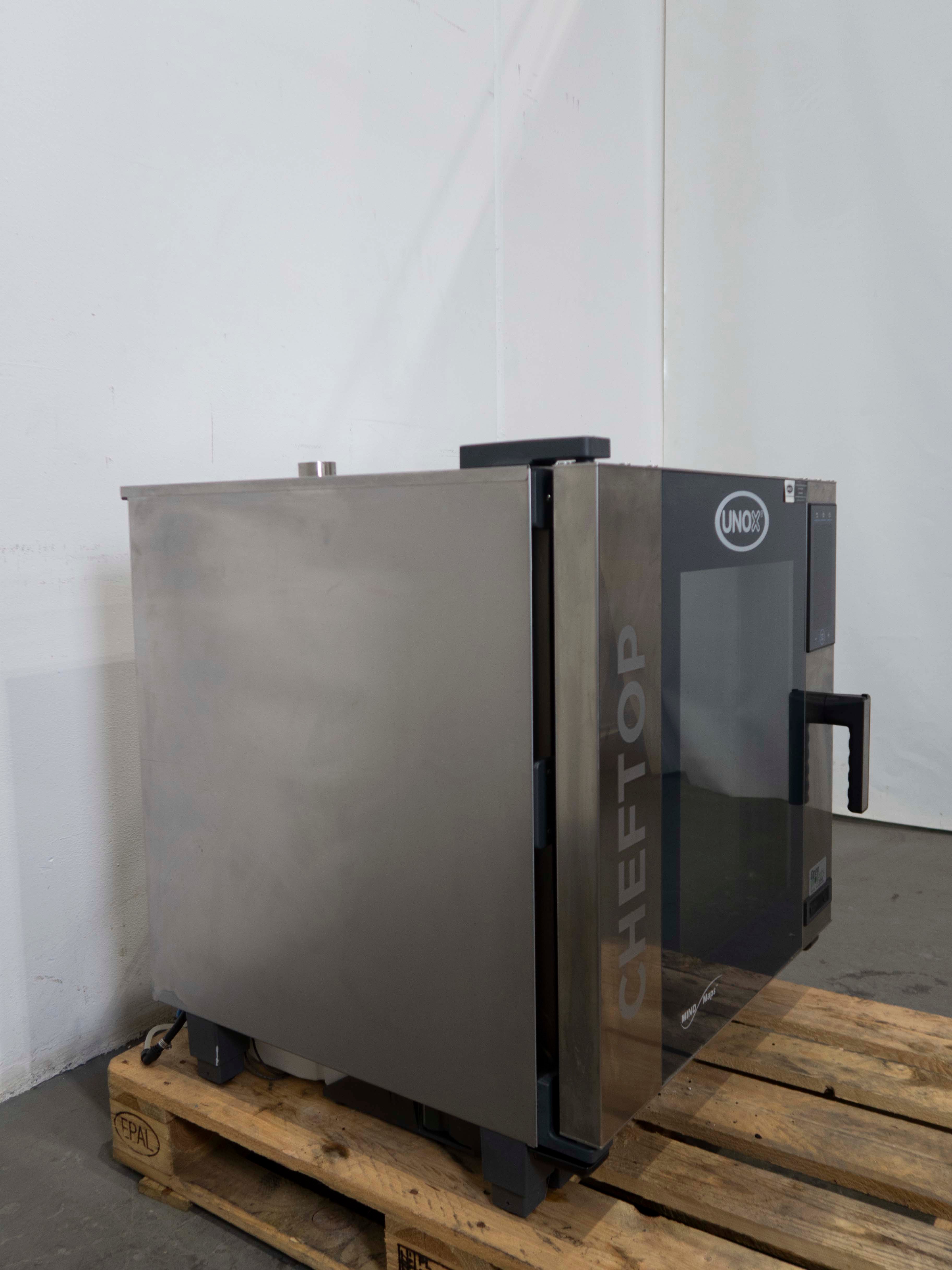 Unox XEVC-0711-EPRM 7 Tray Combi Oven | SilverChef