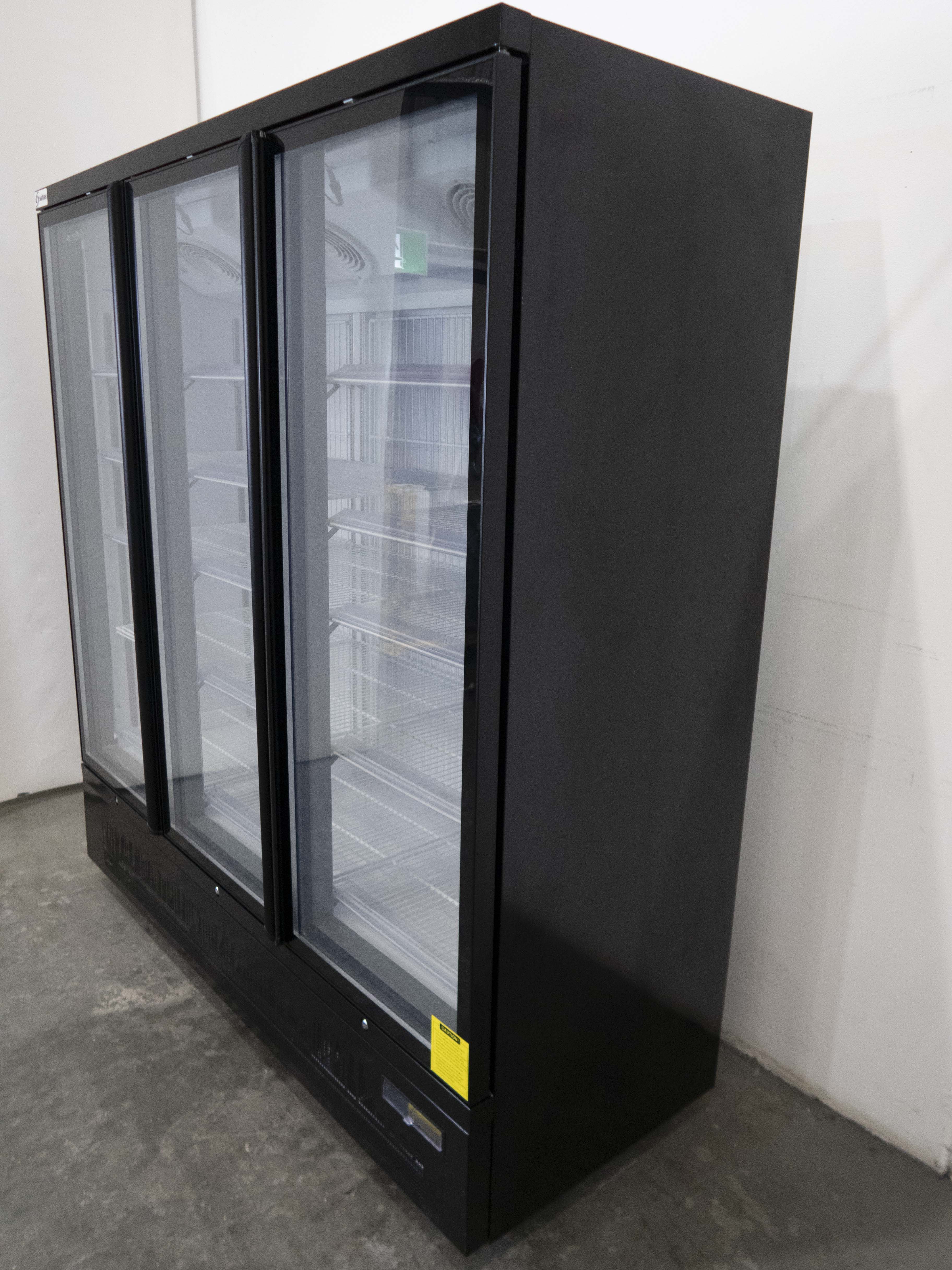 Saltas VNDA1875 Upright Fridge