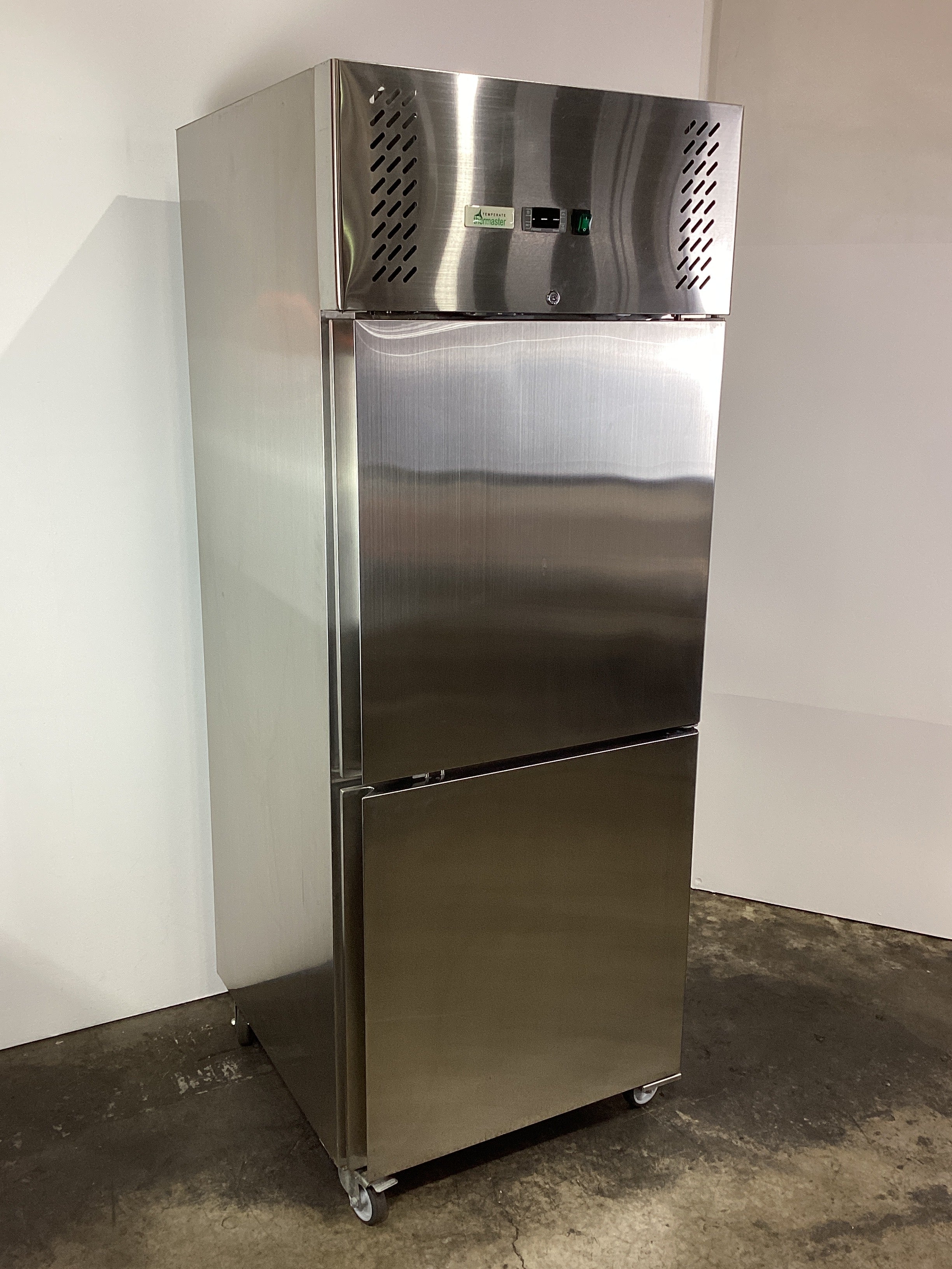 Thermaster XURF650S1V Upright Freezer