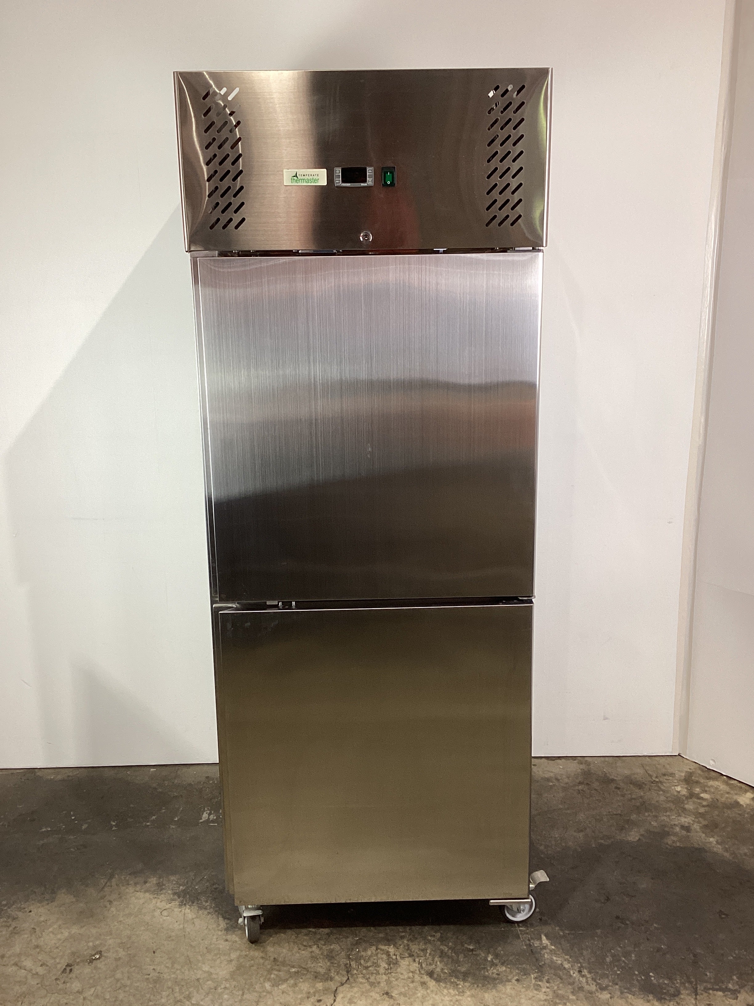 Thermaster XURF650S1V Upright Freezer