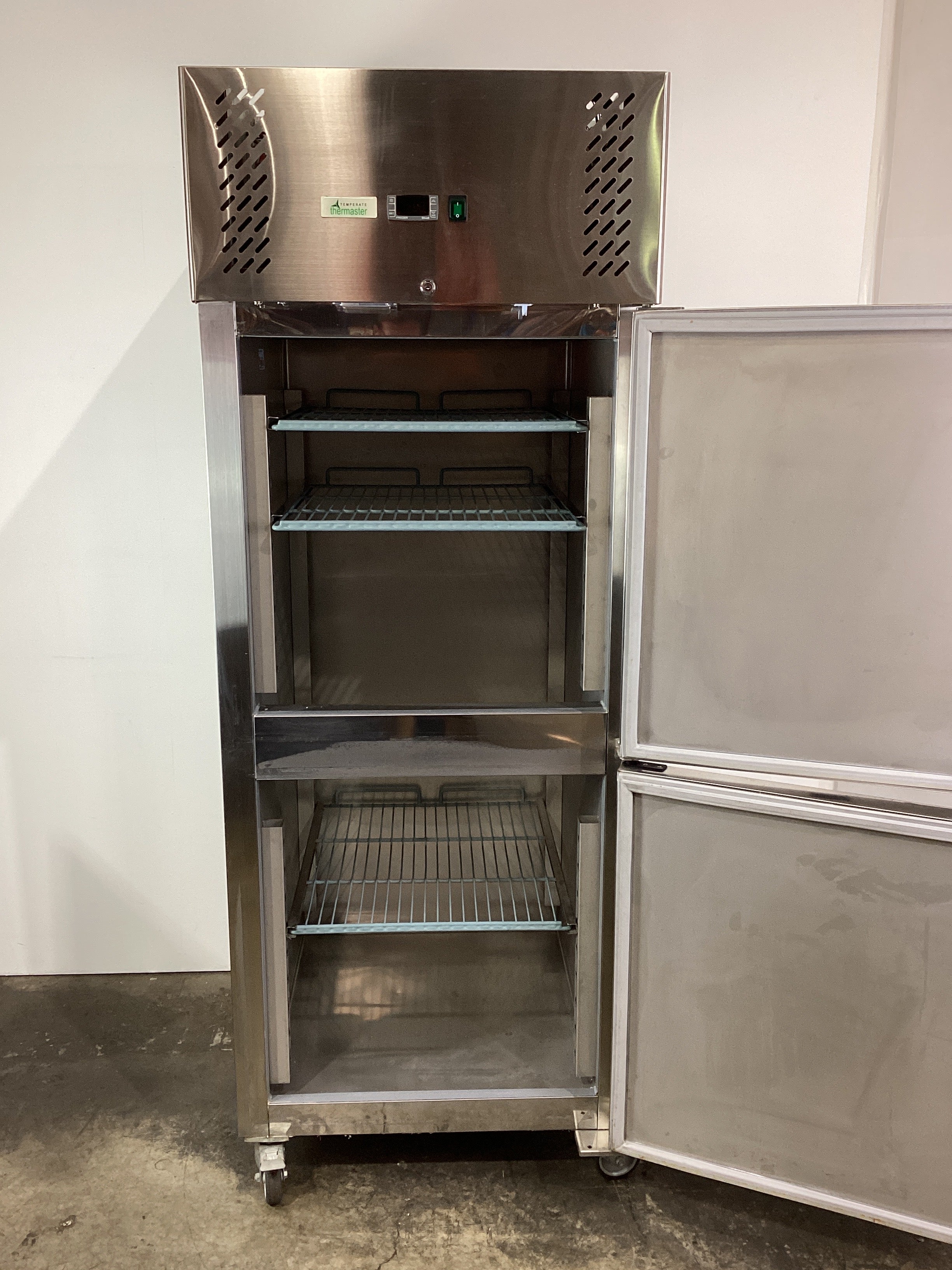 Thermaster XURF650S1V Upright Freezer