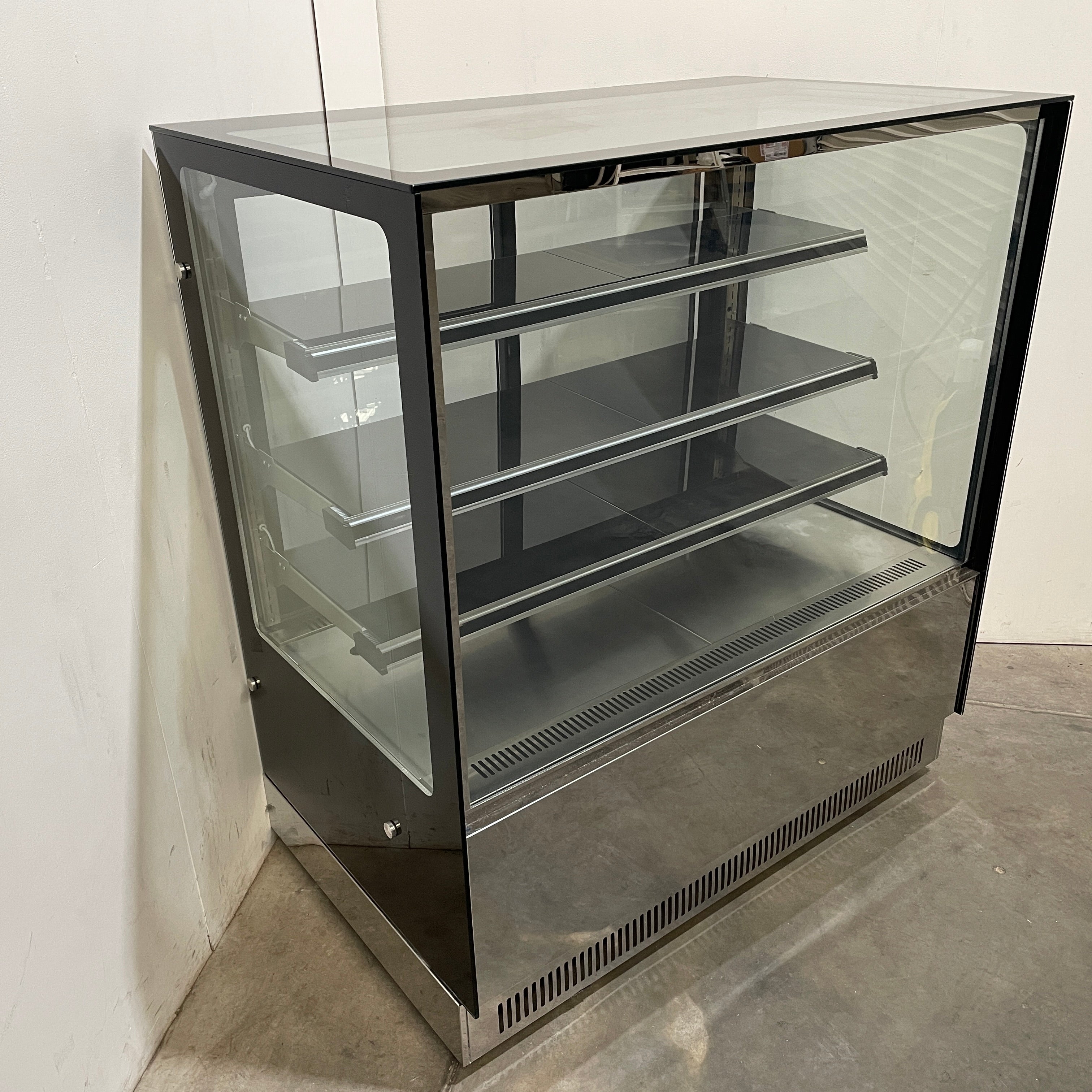 FED GAN-1200RF3 Cake Display