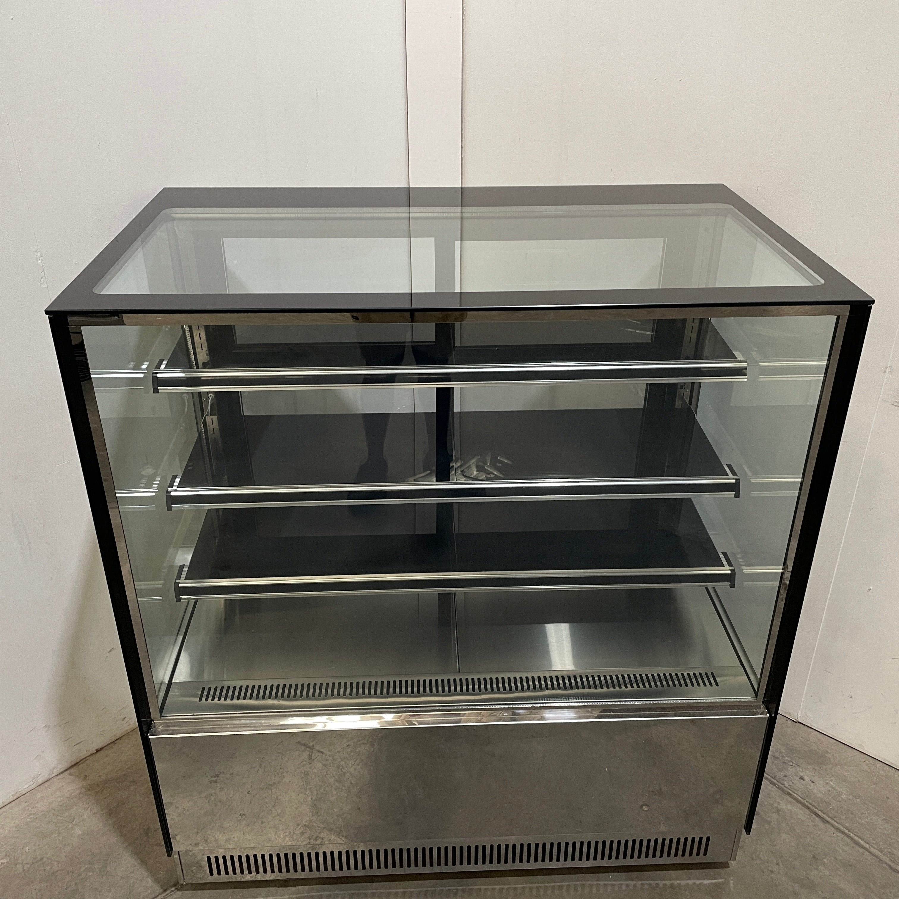 FED GAN-1200RF3 Cake Display