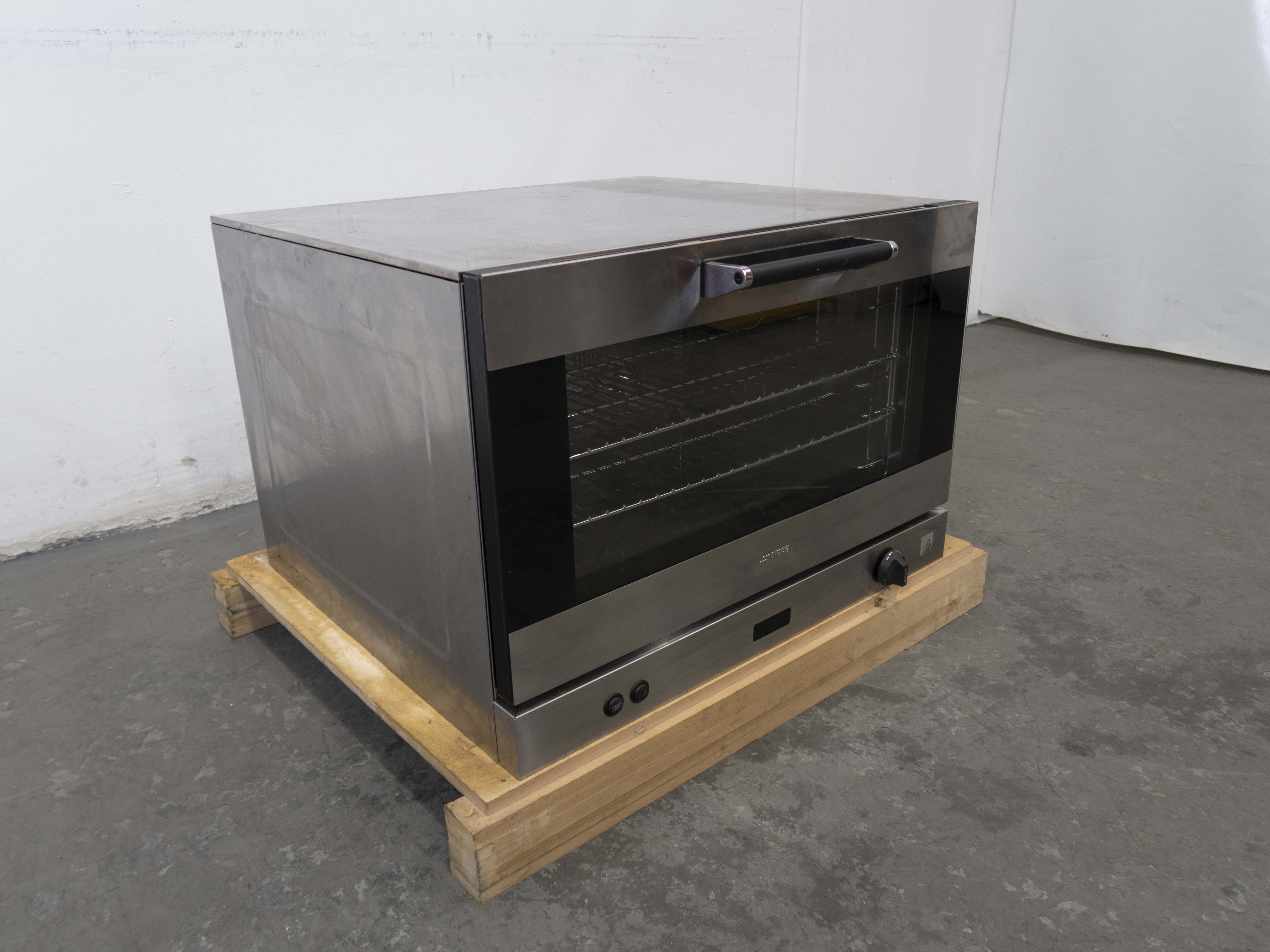 Smeg ALFA144GH1 4 Tray Convection Oven