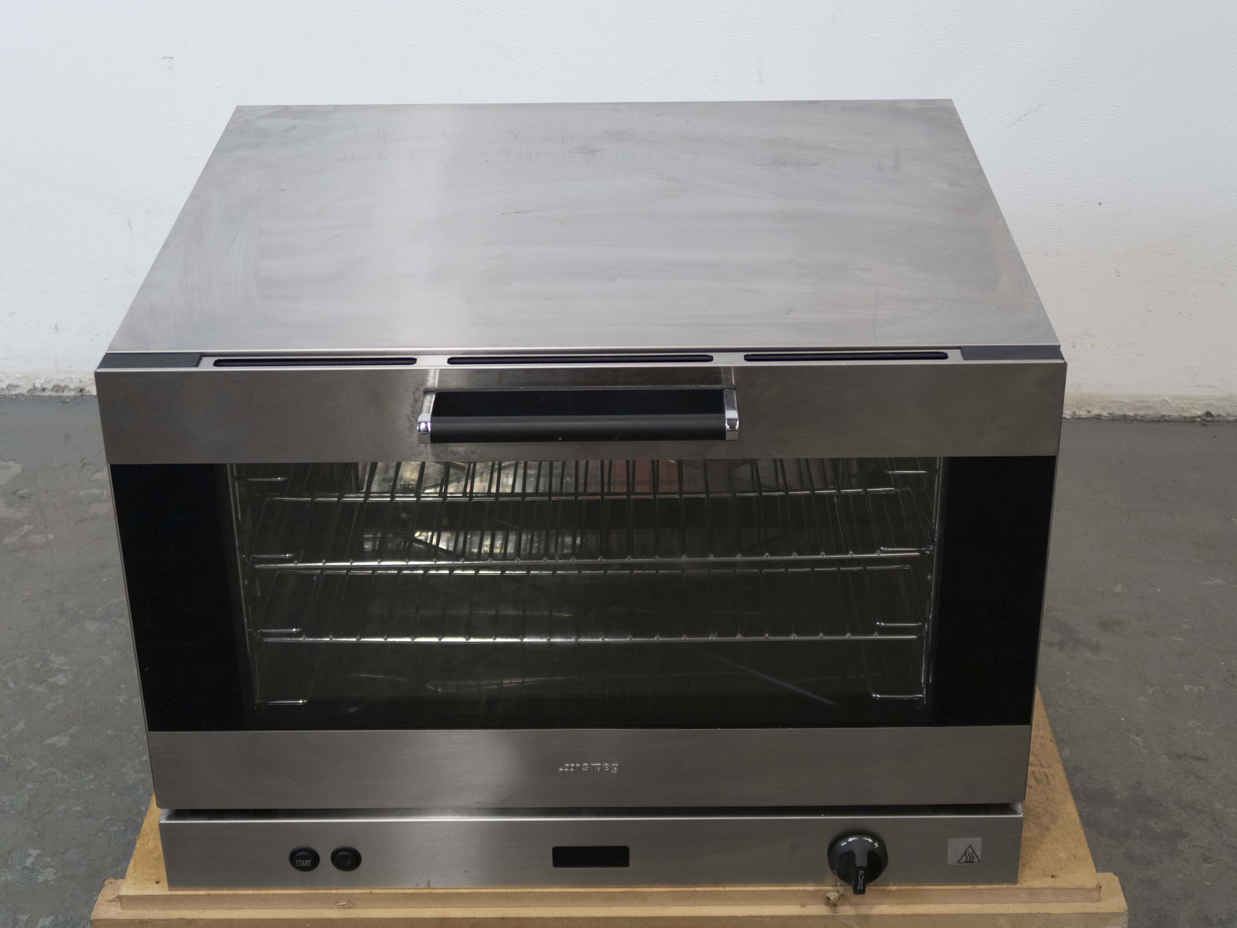 Smeg ALFA144GH1 4 Tray Convection Oven