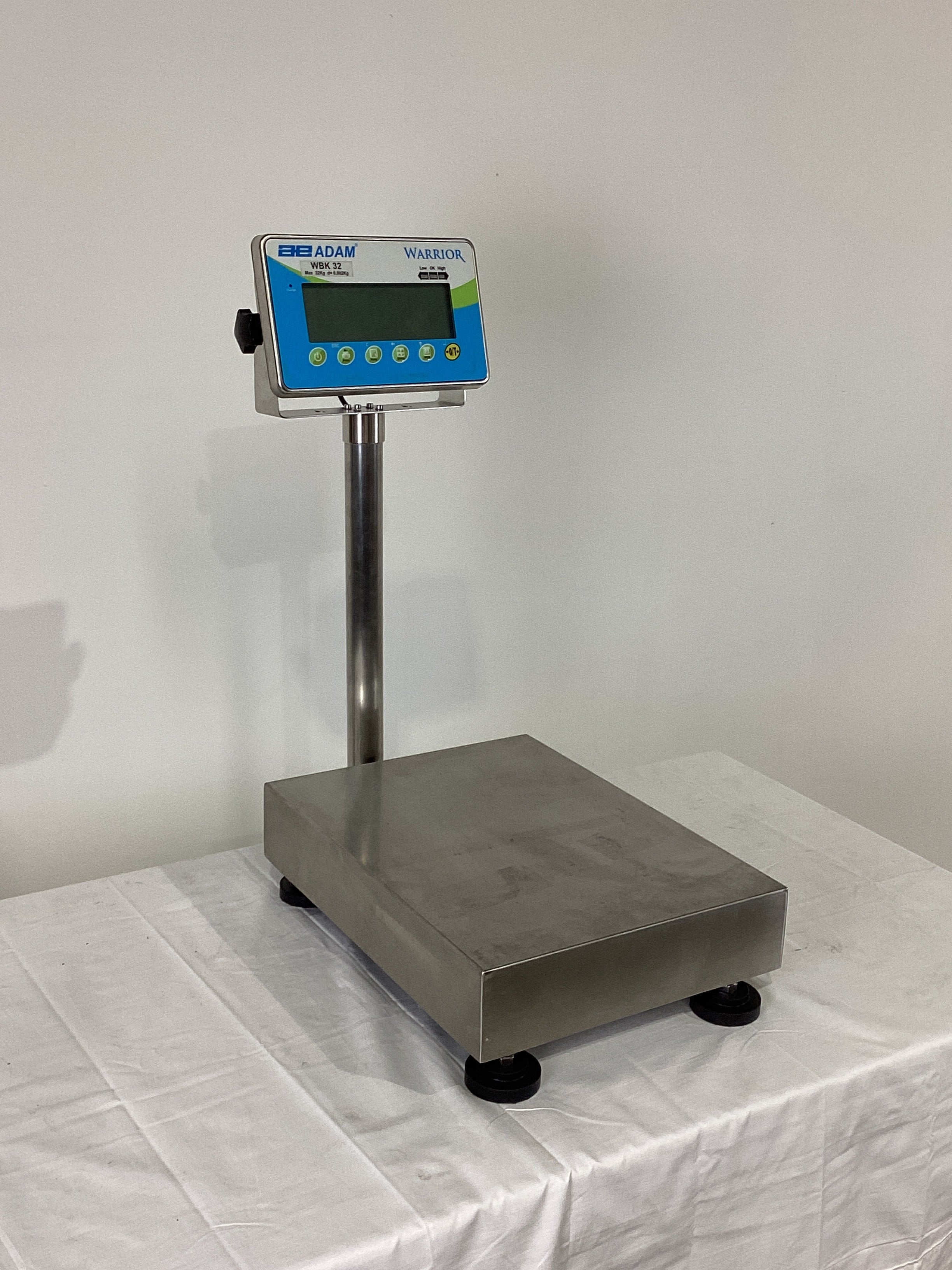 Adam WBK 32 Scales