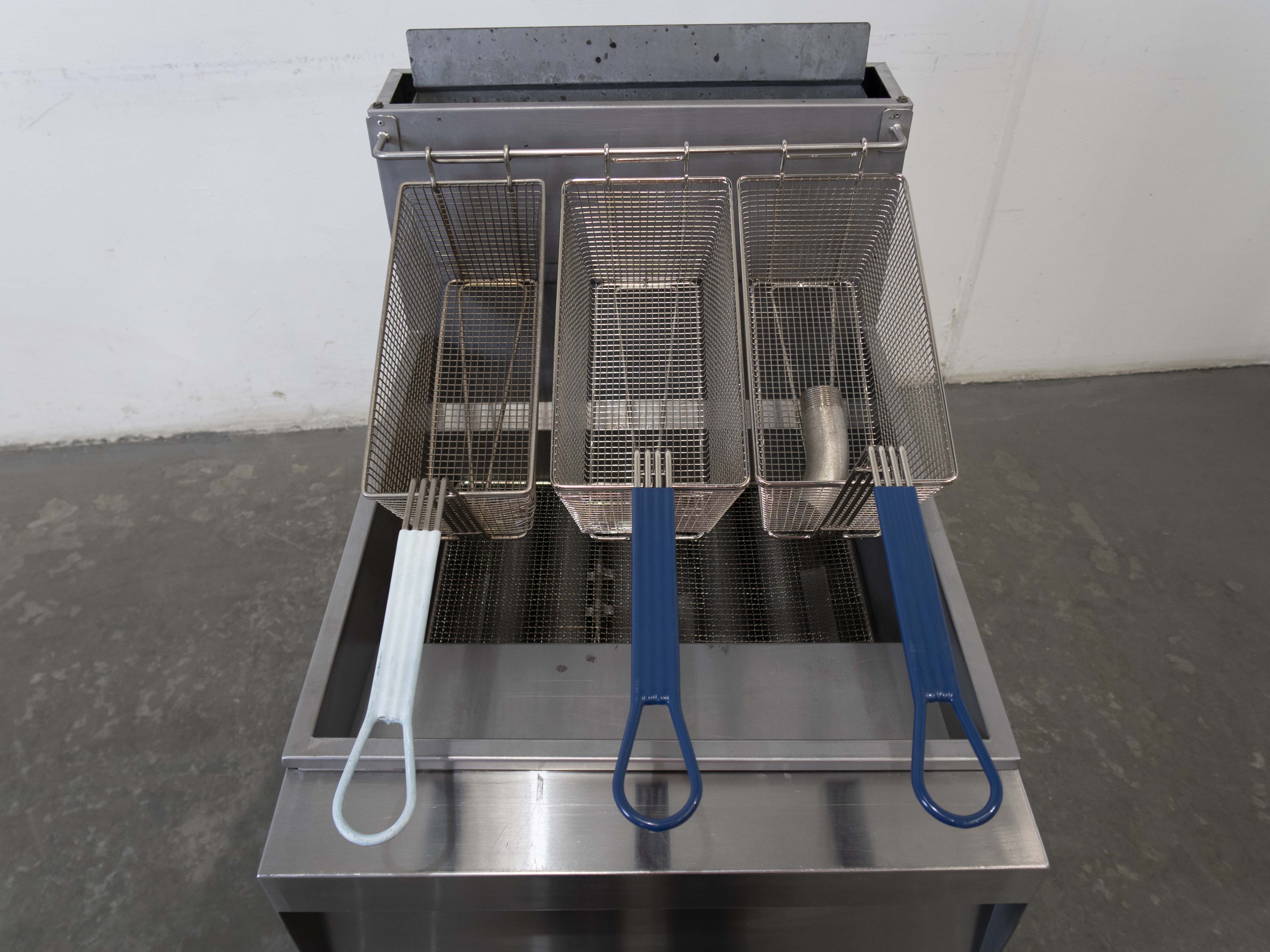 Gasu GFG0150 Wide Body 3 Basket Deep Fryer