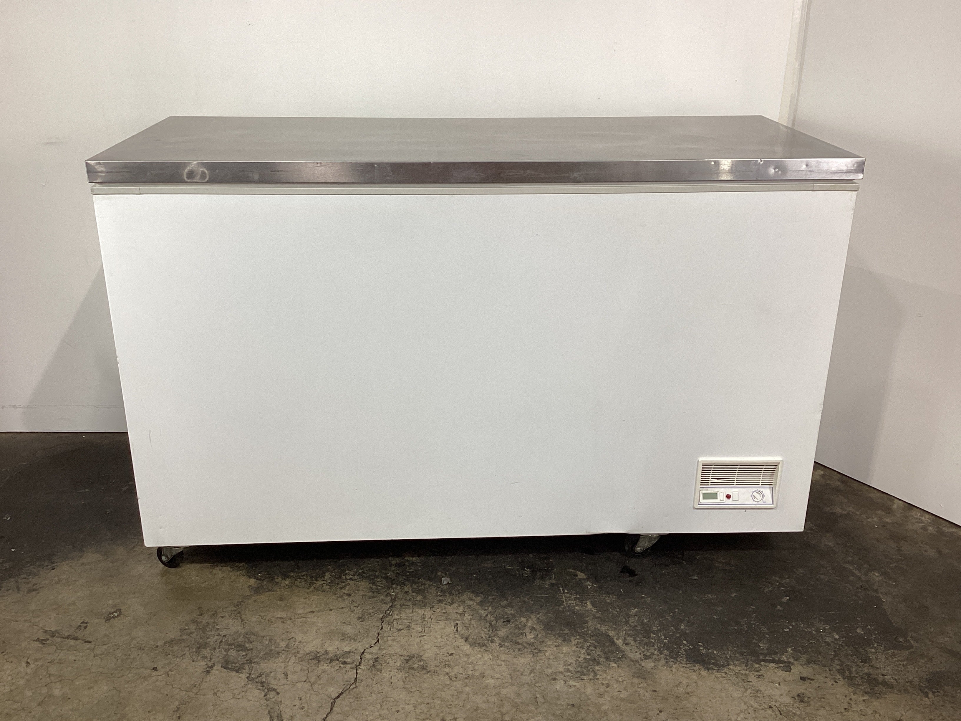 FED BD598F Chest Freezer