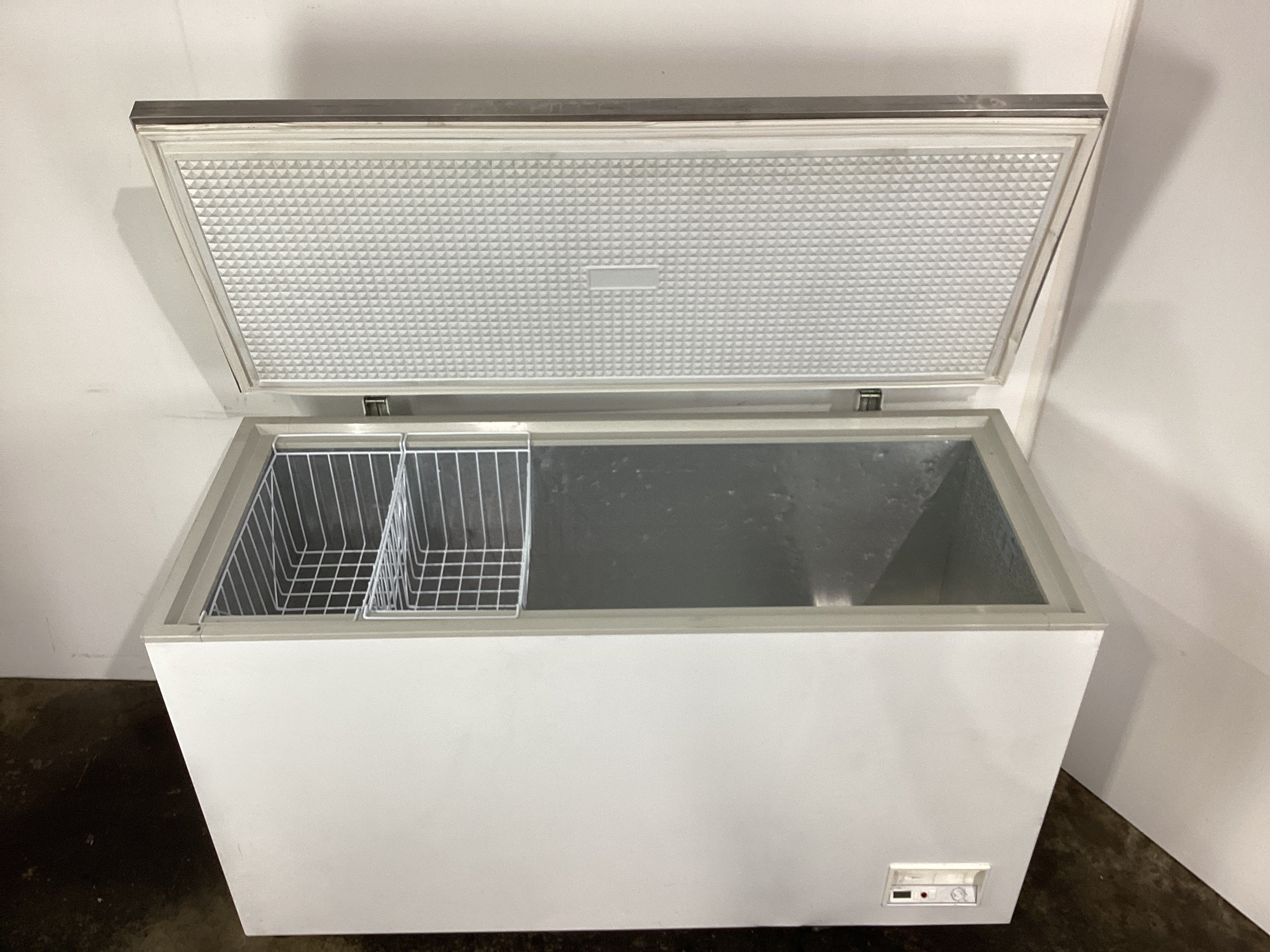 FED BD598F Chest Freezer