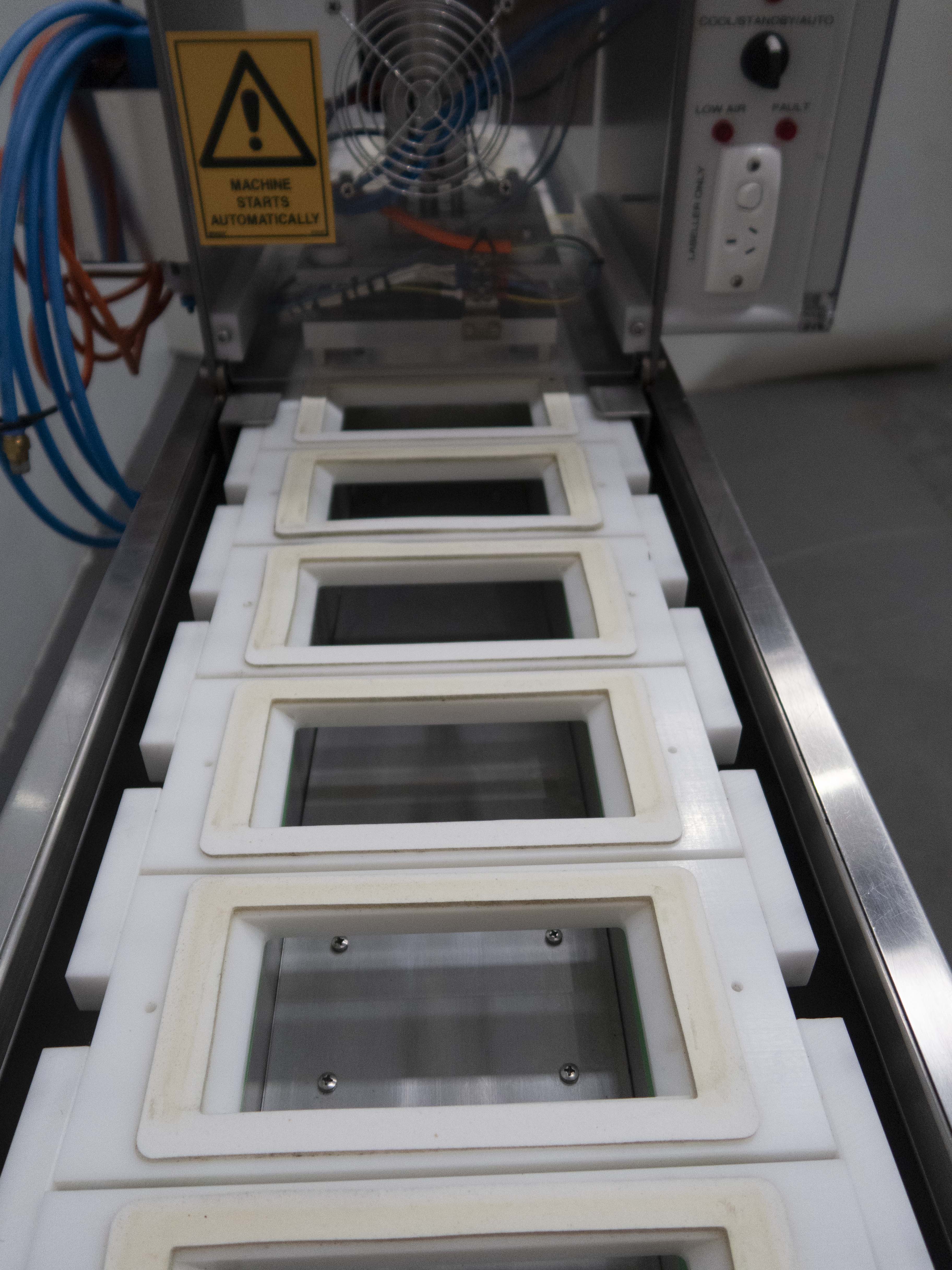 Pneumatic Sandwich Wedge Packeting Machine