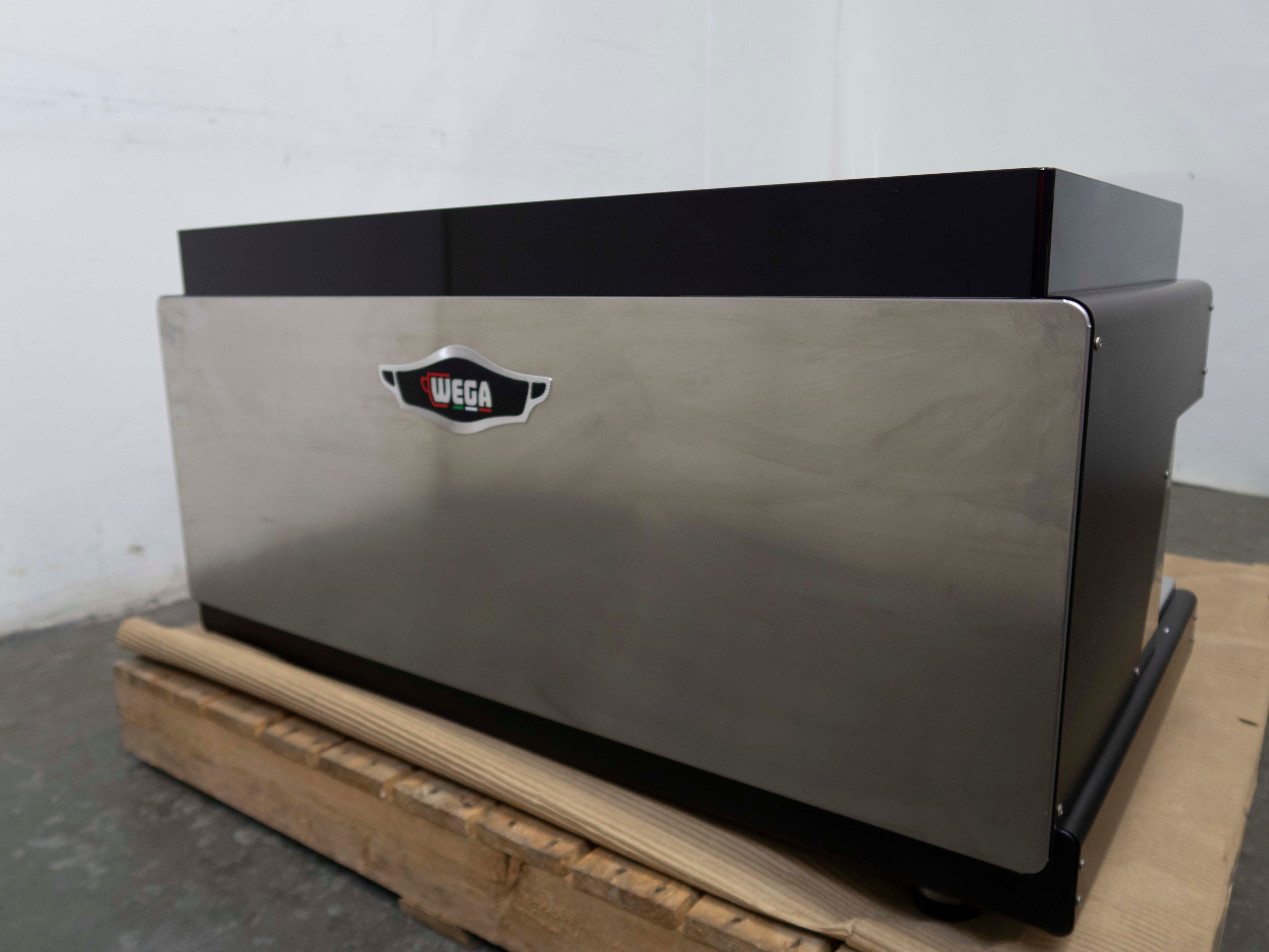 Wega EVD/3-EW 3 Group Coffee Machine