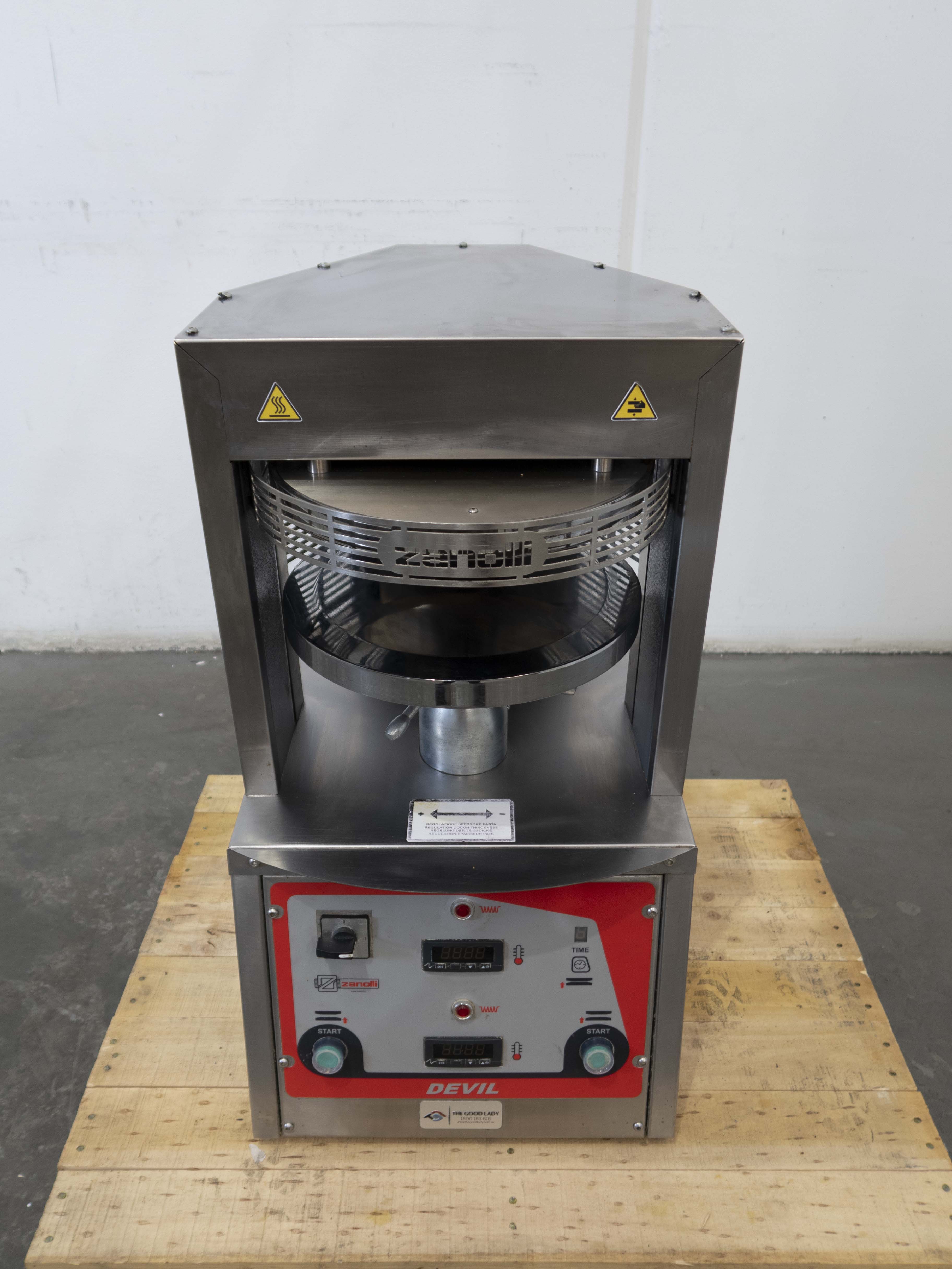Zanolli Devil 33 Heated Pizza Formers