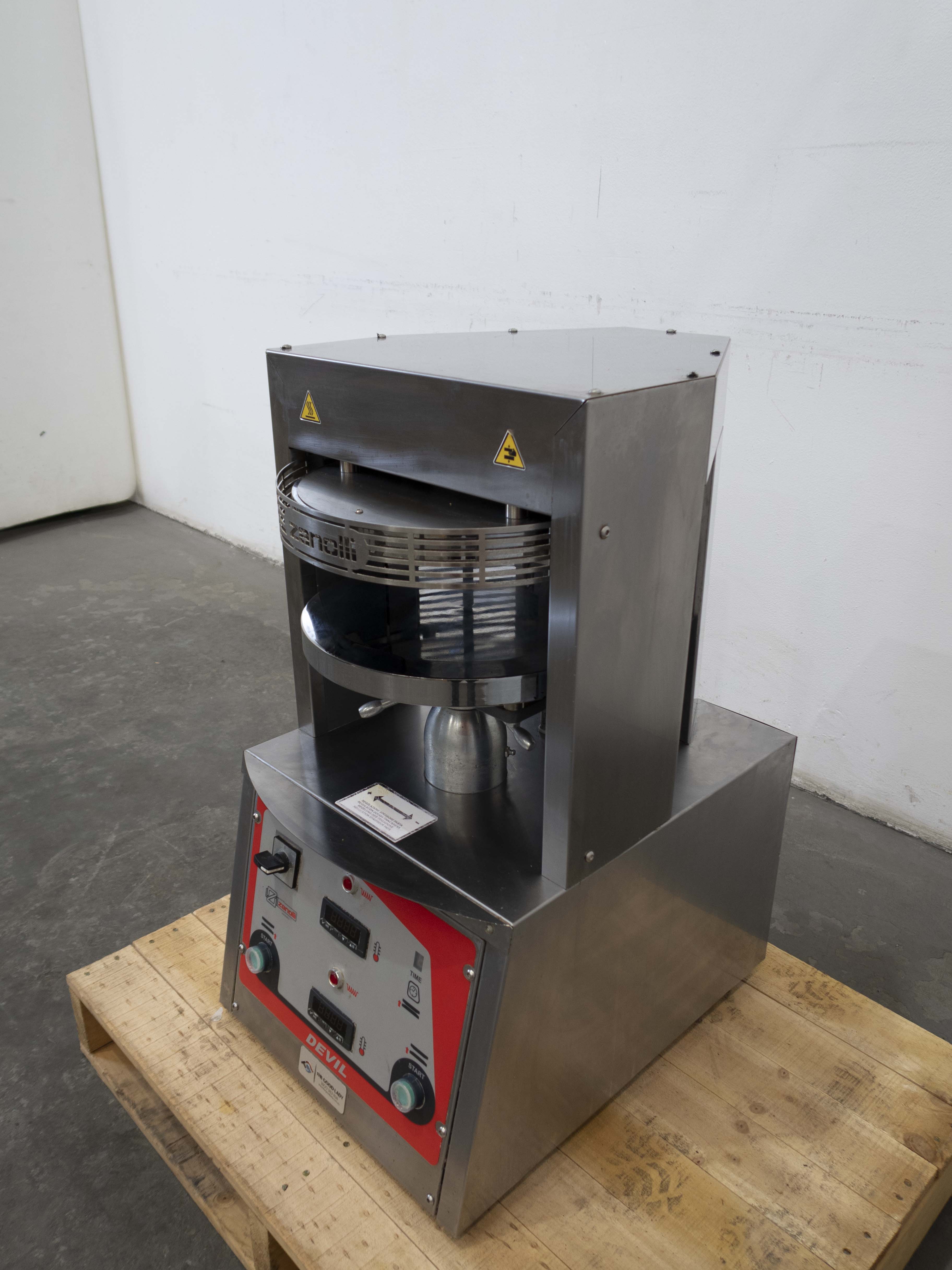 Zanolli Devil 33 Heated Pizza Formers