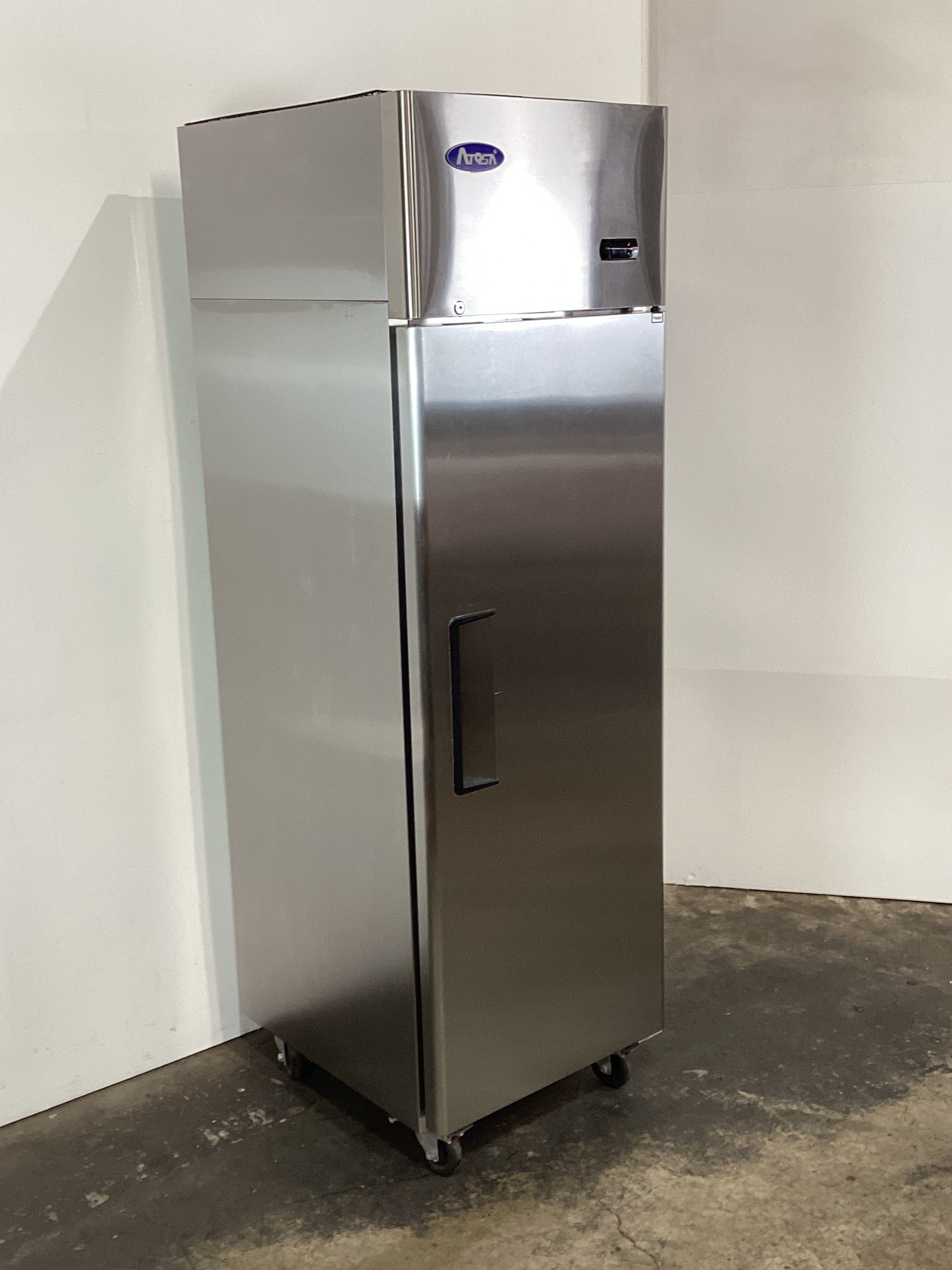 Atosa YBF9207GR Upright Freezer SilverChef