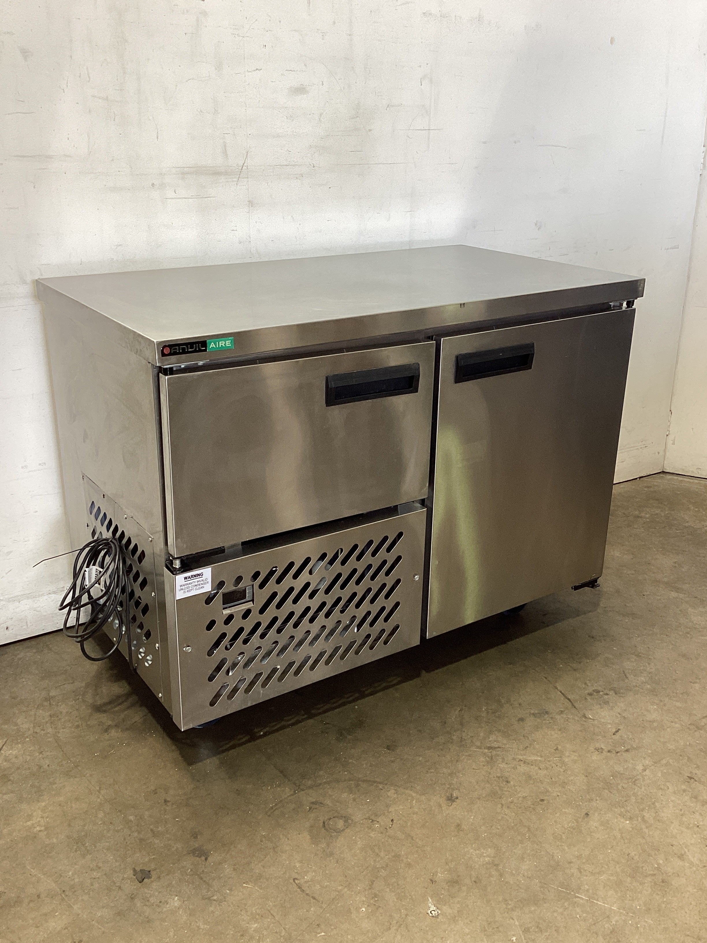 Anvil UBS6120 Underbench Fridge