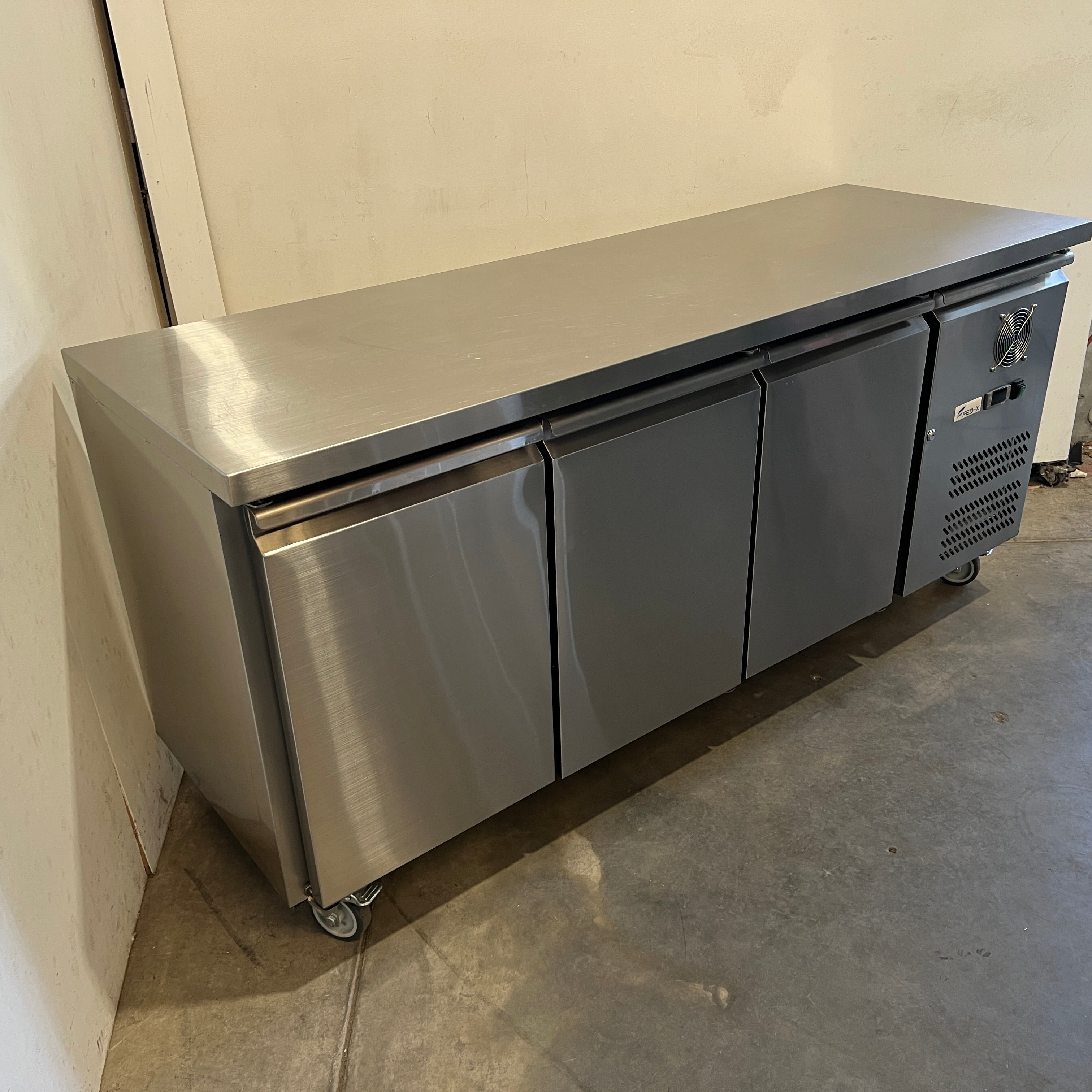 FED-X XUB6C18S3V Bench Fridge