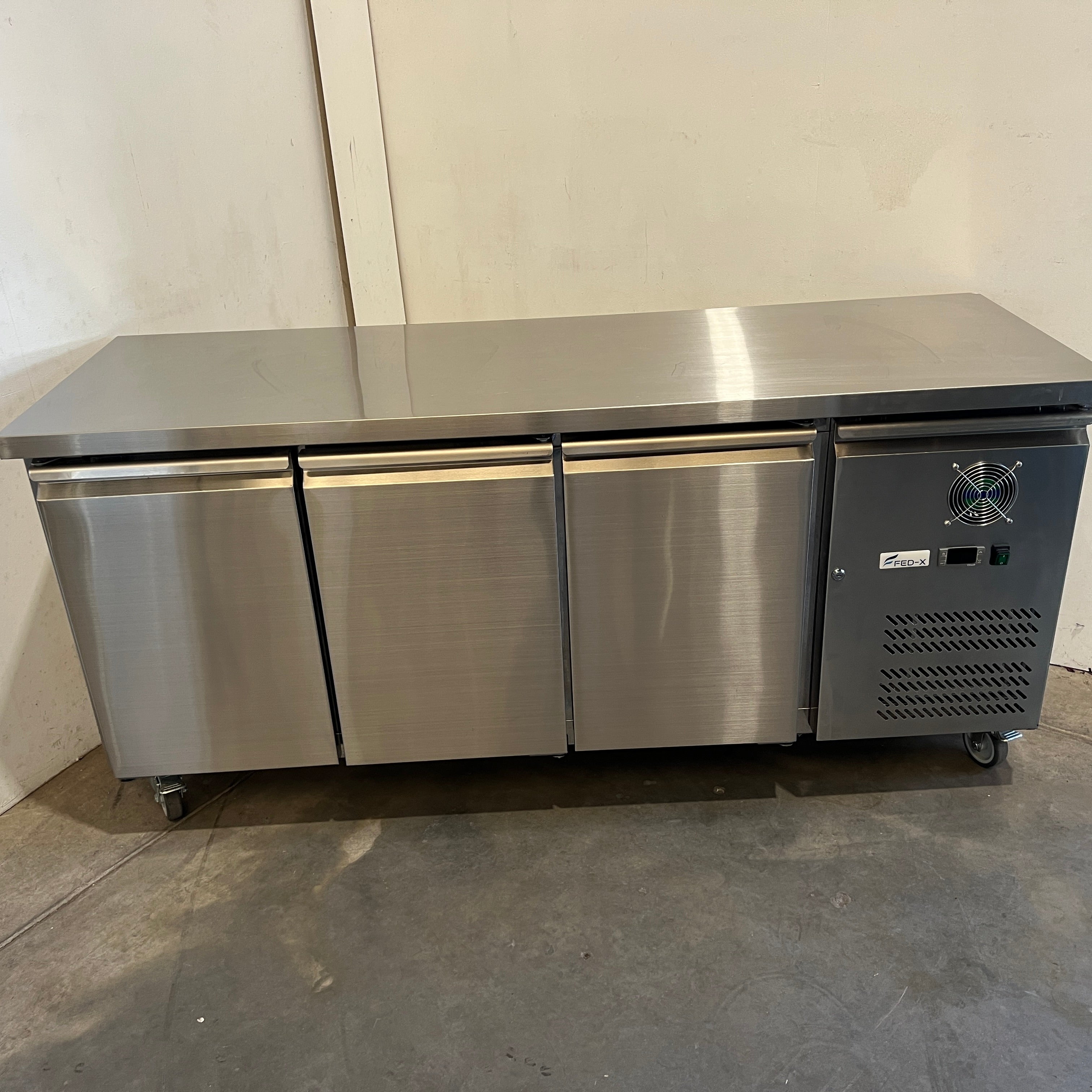 FED-X XUB6C18S3V Bench Fridge