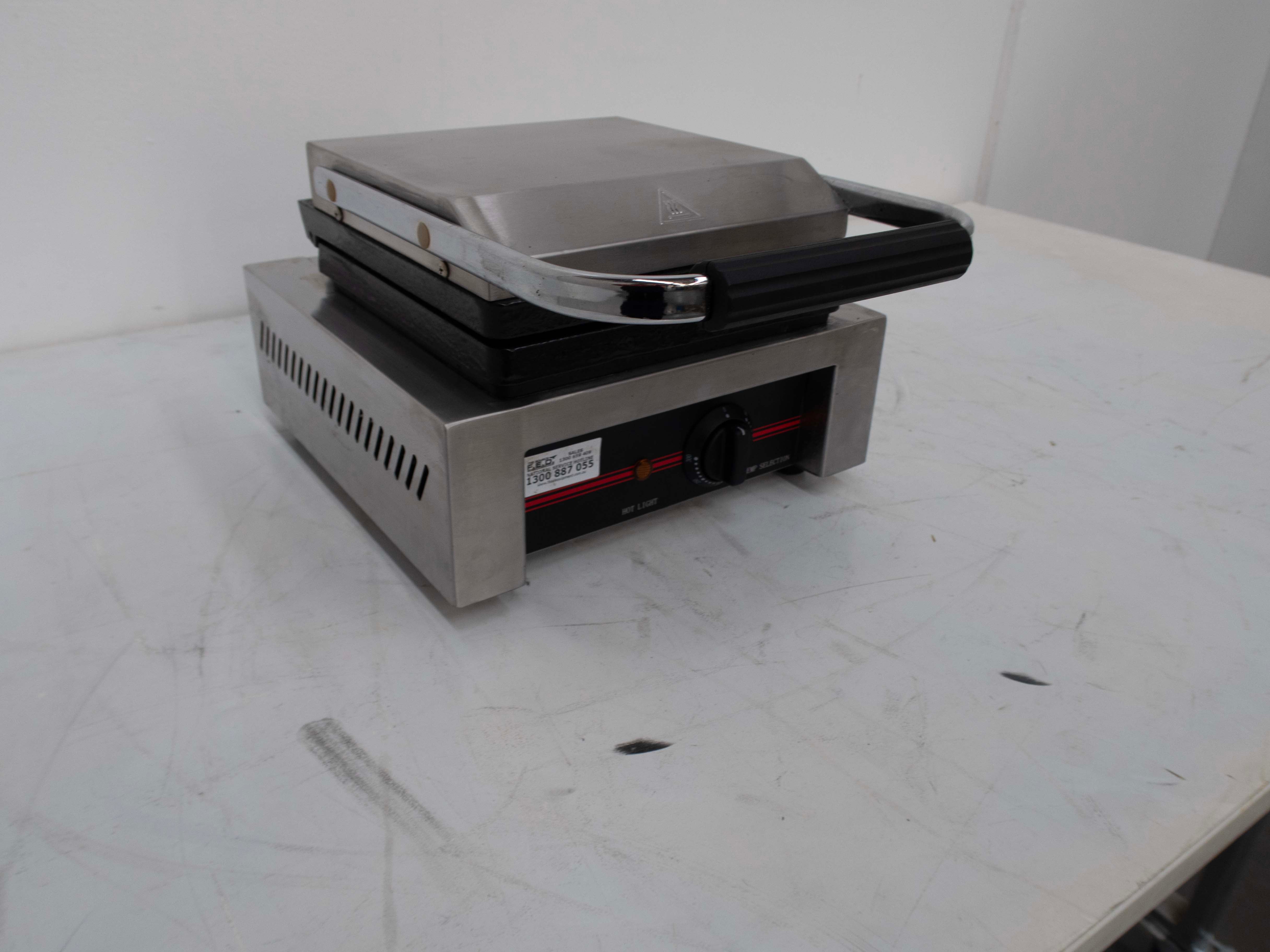 FED UWB-S Waffle Maker