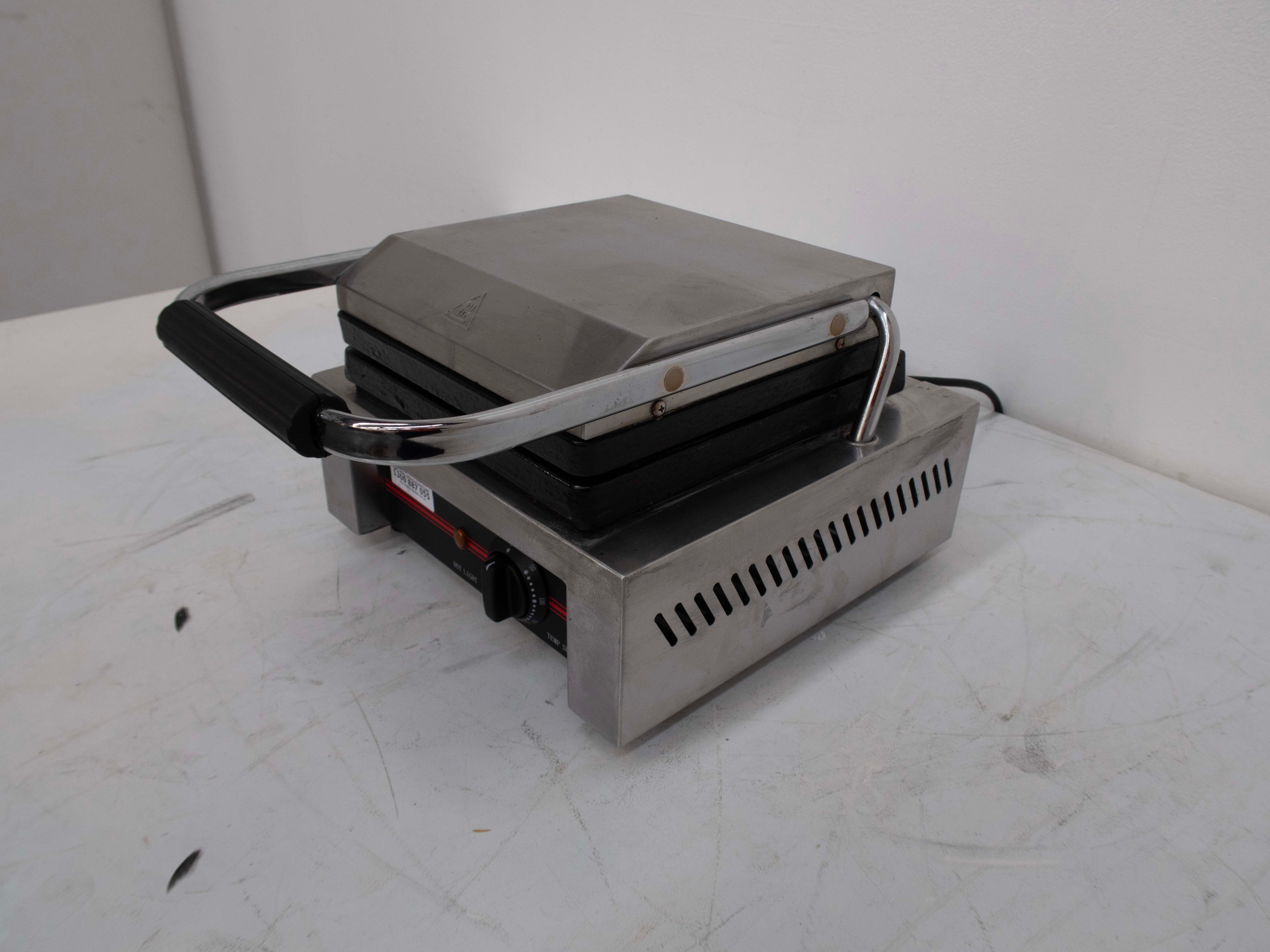 FED UWB-S Waffle Maker
