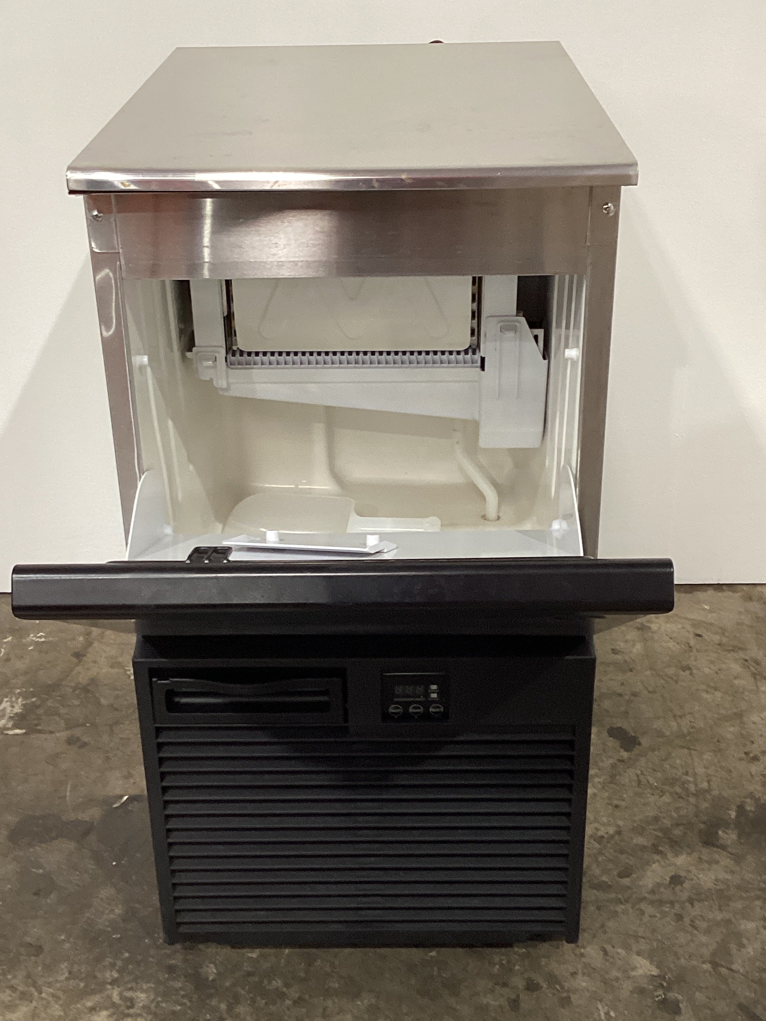 Hoshizaki KM-40C-HC Ice Machine