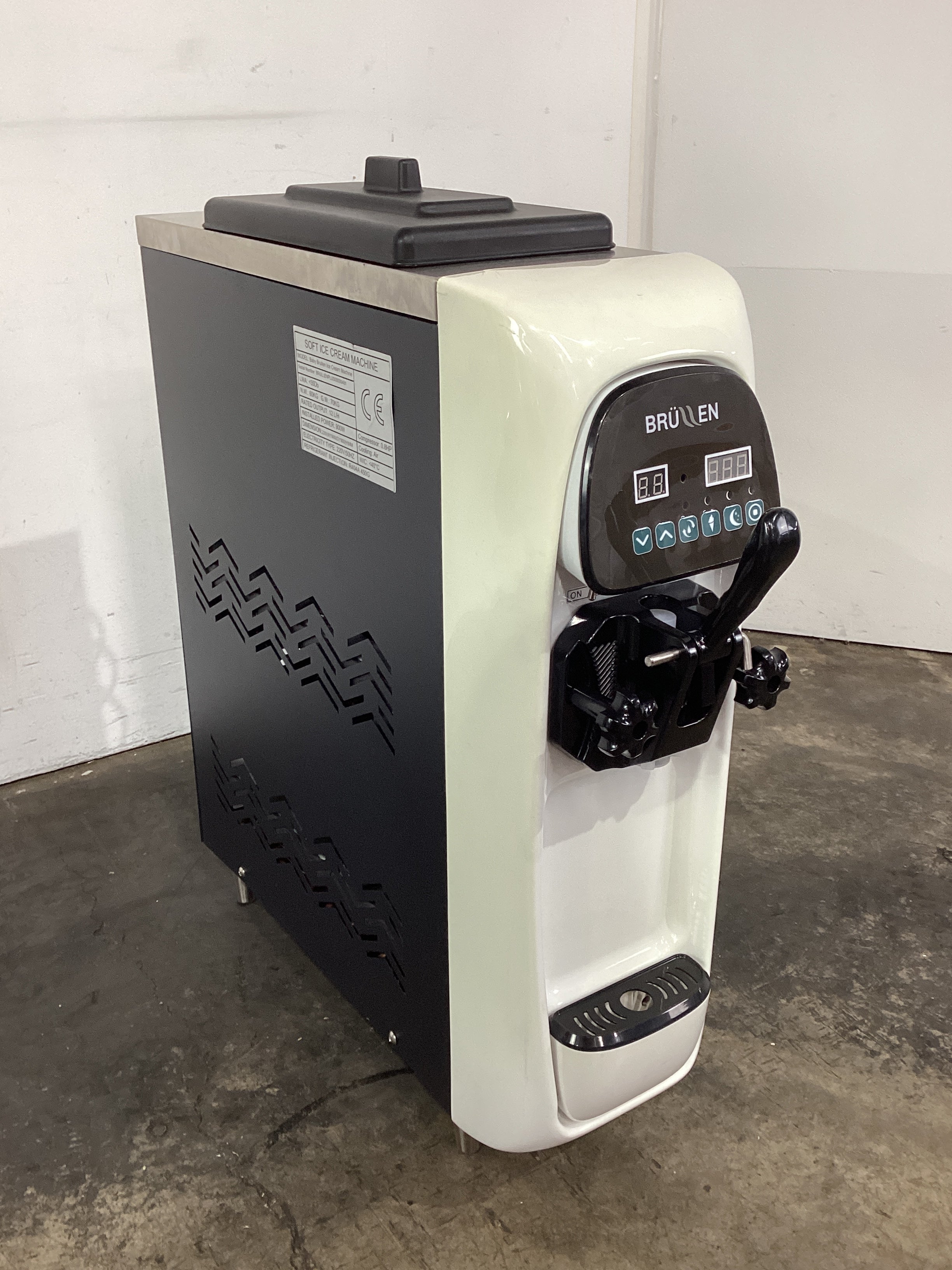 Brullen Baby Brullen Ice Cream Machine