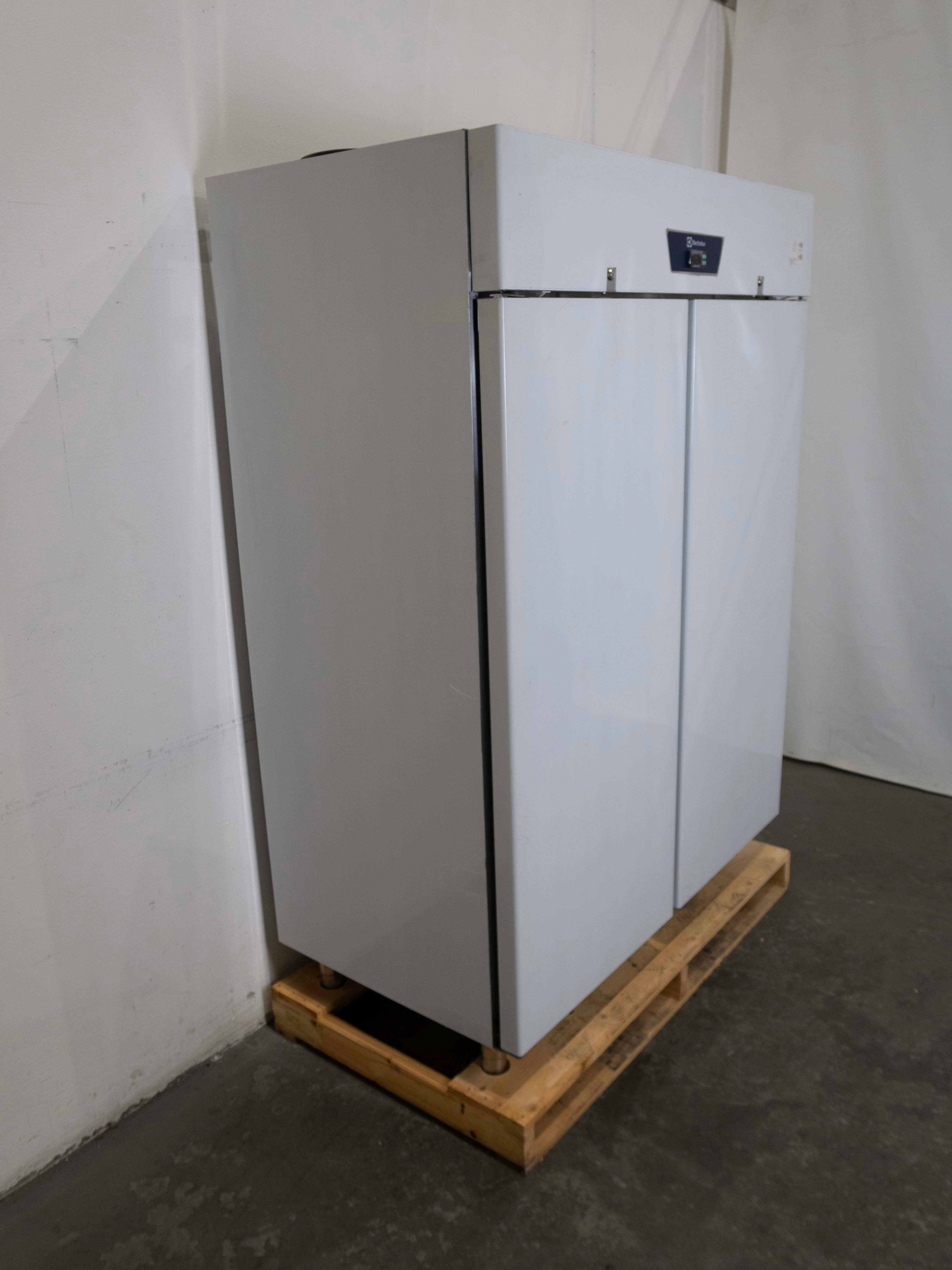 Electrolux SB130F2D Upright Freezer