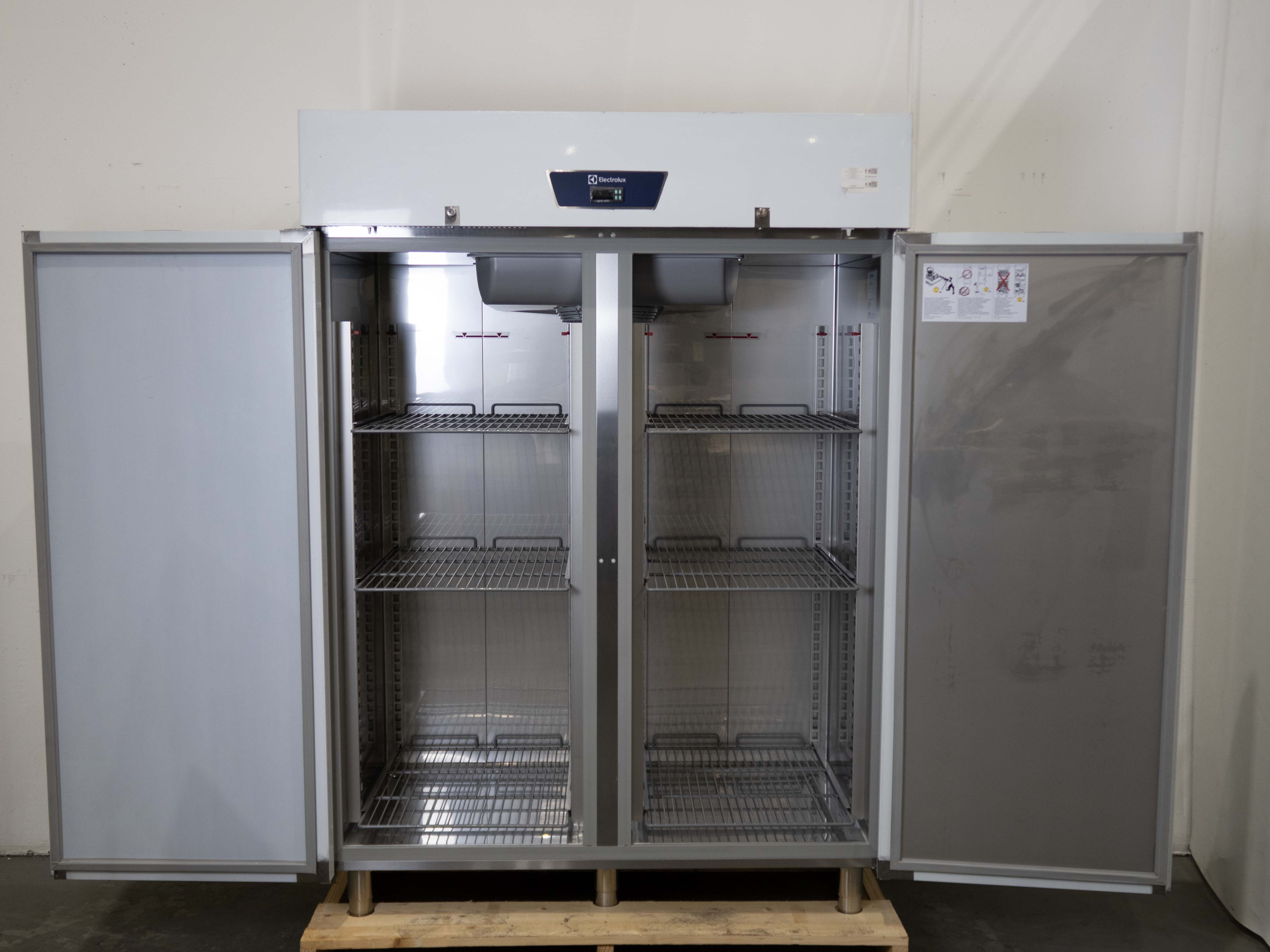 Electrolux SB130F2D Upright Freezer