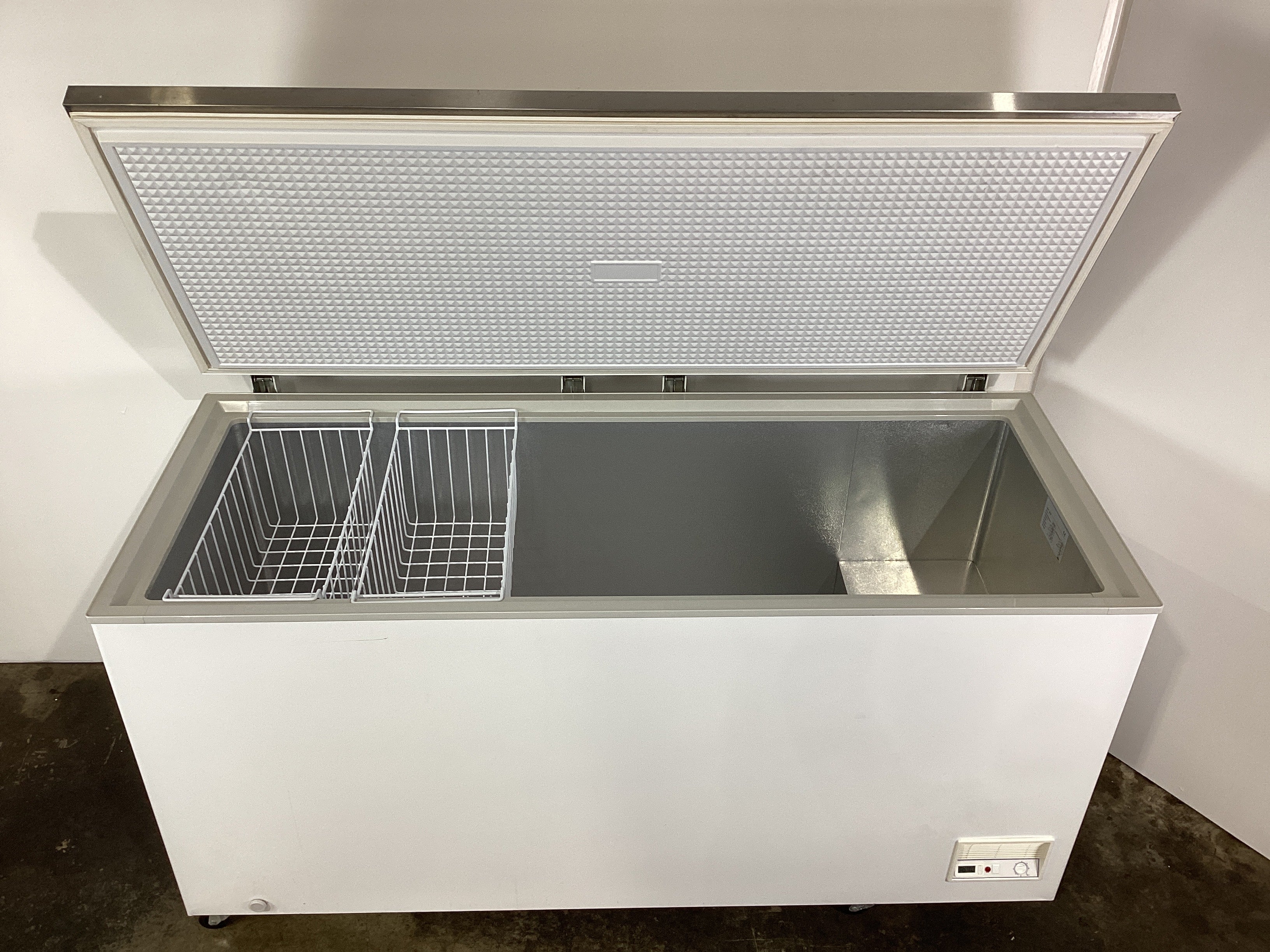 FED BD768F Chest Freezer