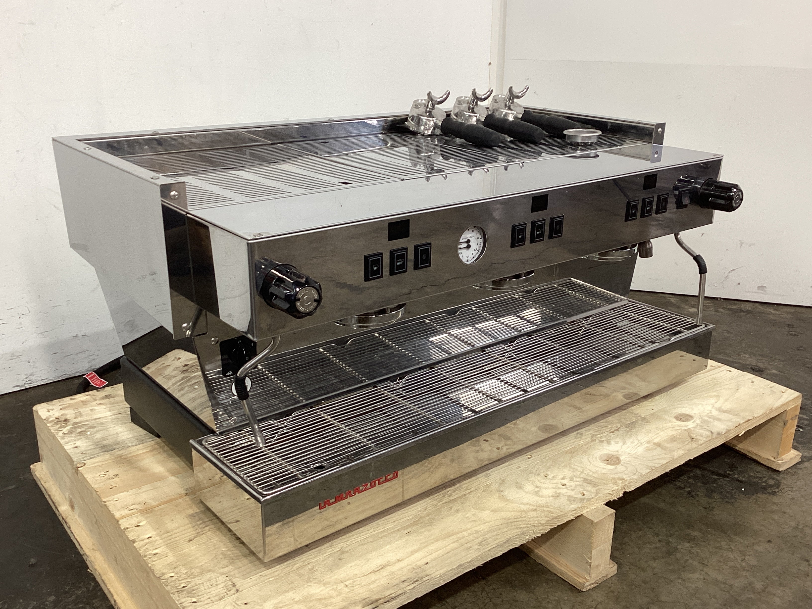 La Marzocco 3AVHW 3 Group Coffee Machine